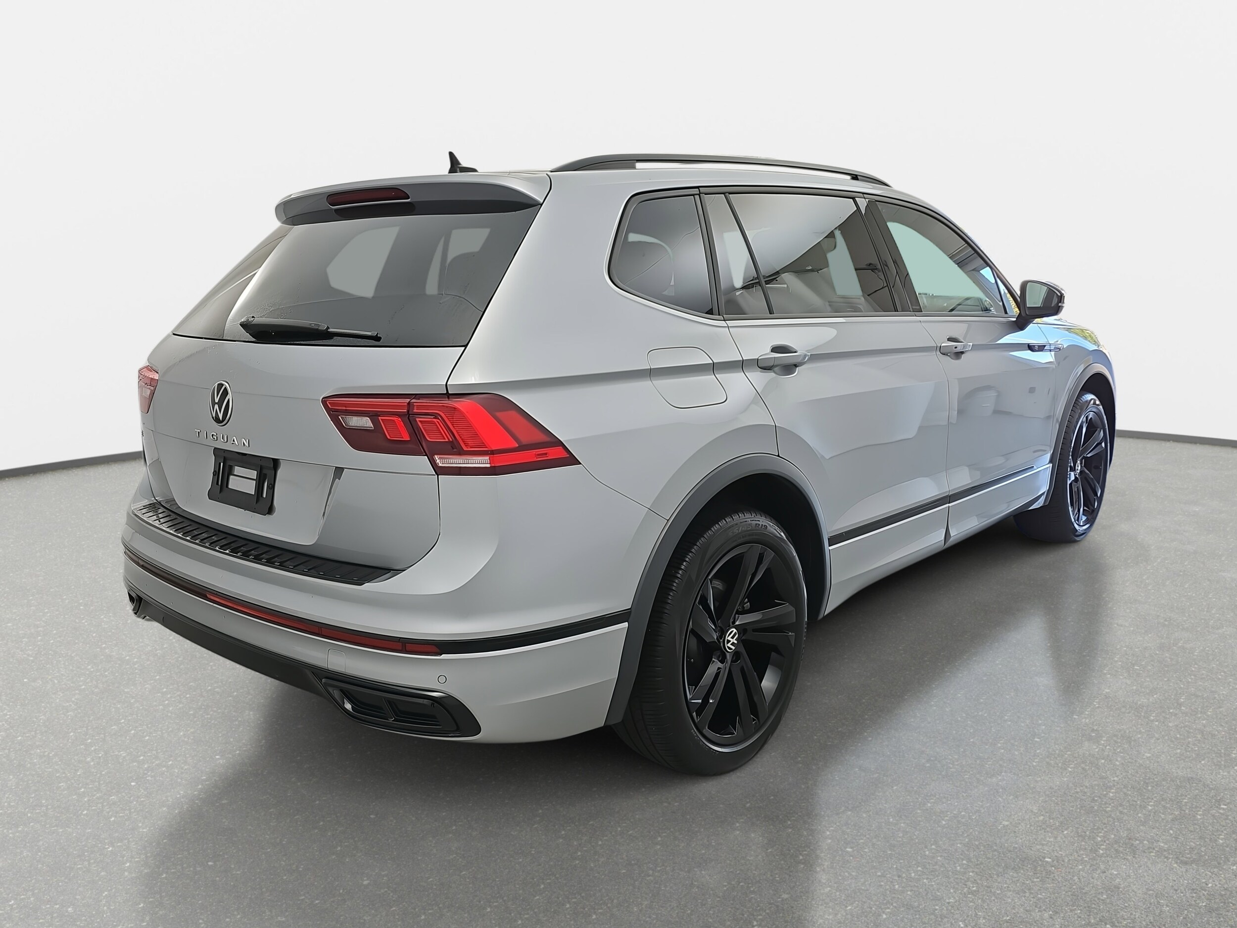 2023 Volkswagen Tiguan SE R-Line Black photo 3