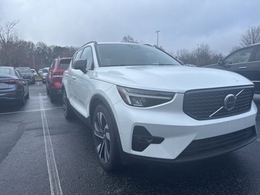 Used 2023 Volvo XC40 B4 FWD Ultimate Dark SUV