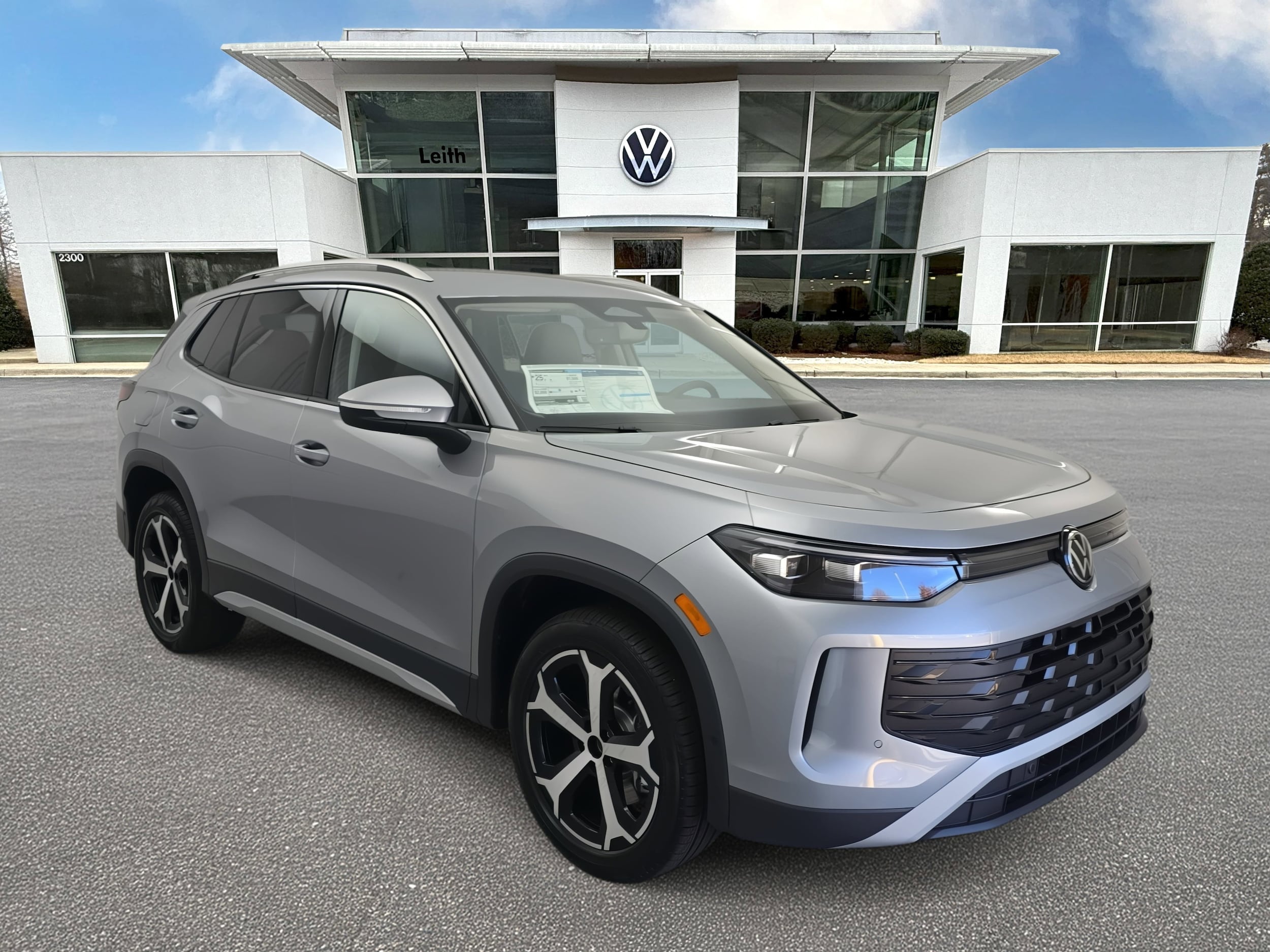 2026 Volkswagen Tiguan SE's photo