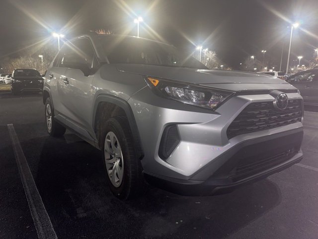 2019 Toyota RAV4 LE photo 3