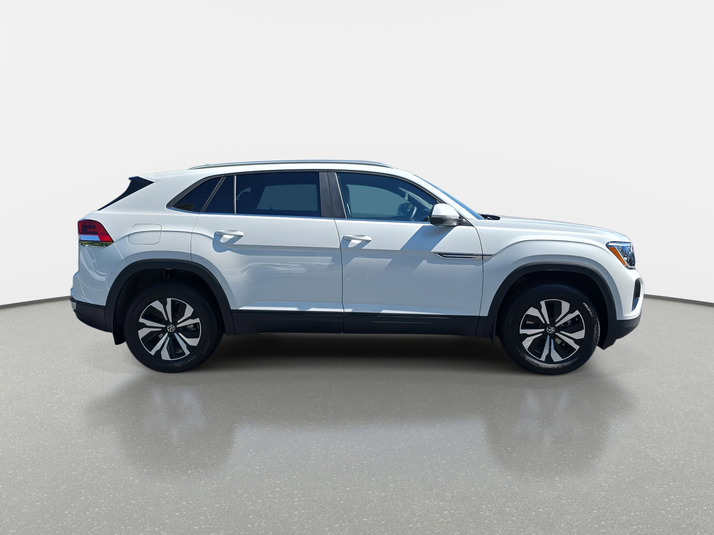 2026 Volkswagen Atlas Cross Sport SE photo 2