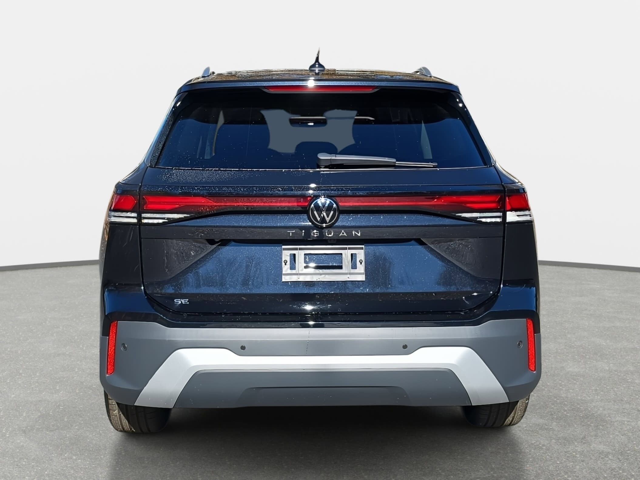 2026 Volkswagen Tiguan SE photo 4