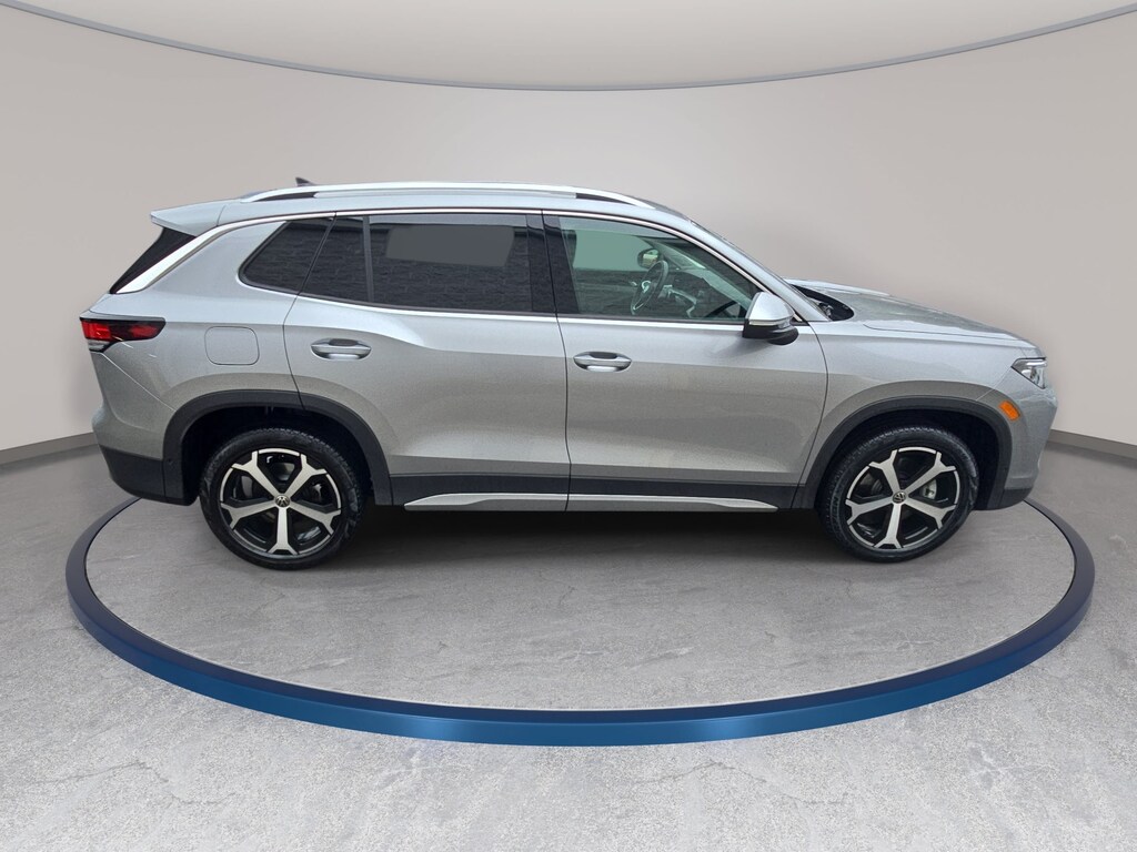 Used 2025 Volkswagen Tiguan 2.0T SE SUV