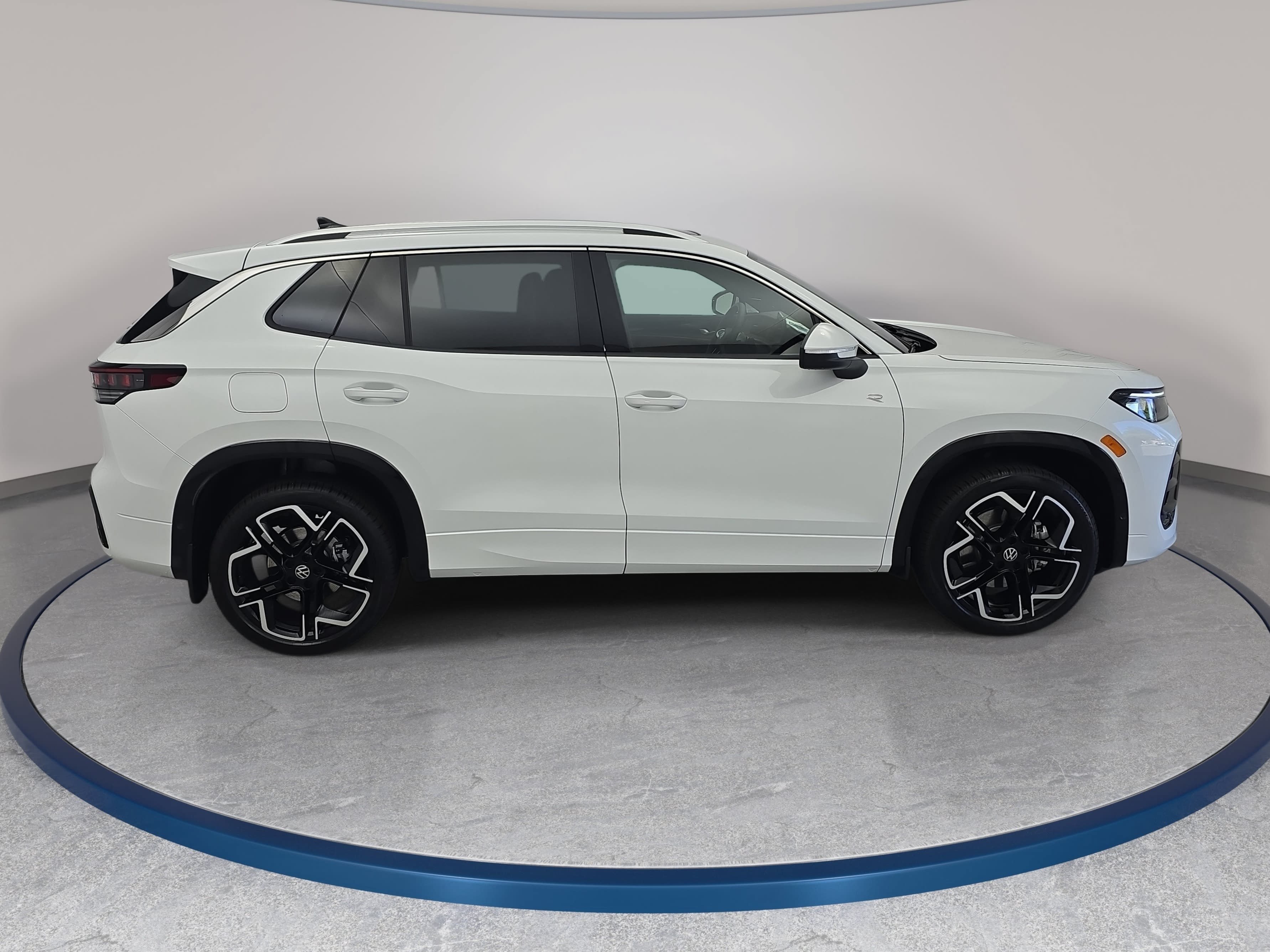 New 2026 Volkswagen Tiguan SEL R-Line Turbo SUV