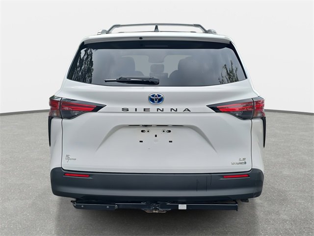 2021 Toyota Sienna LE photo 4