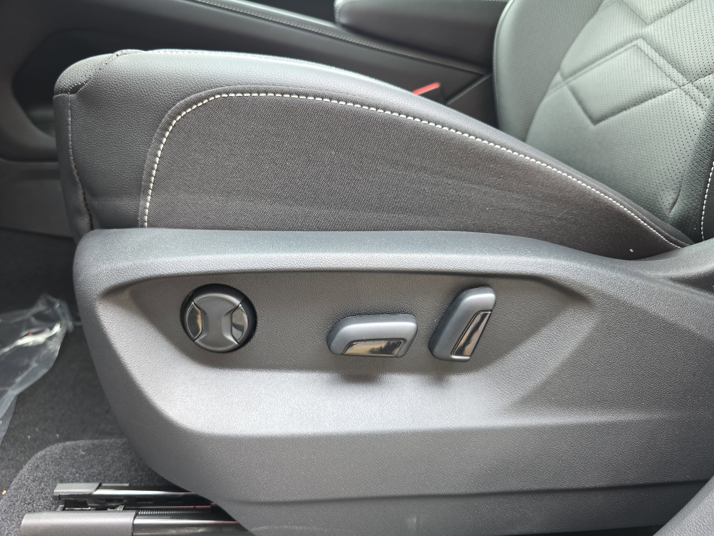 2026 Volkswagen Atlas SE - Photo 29