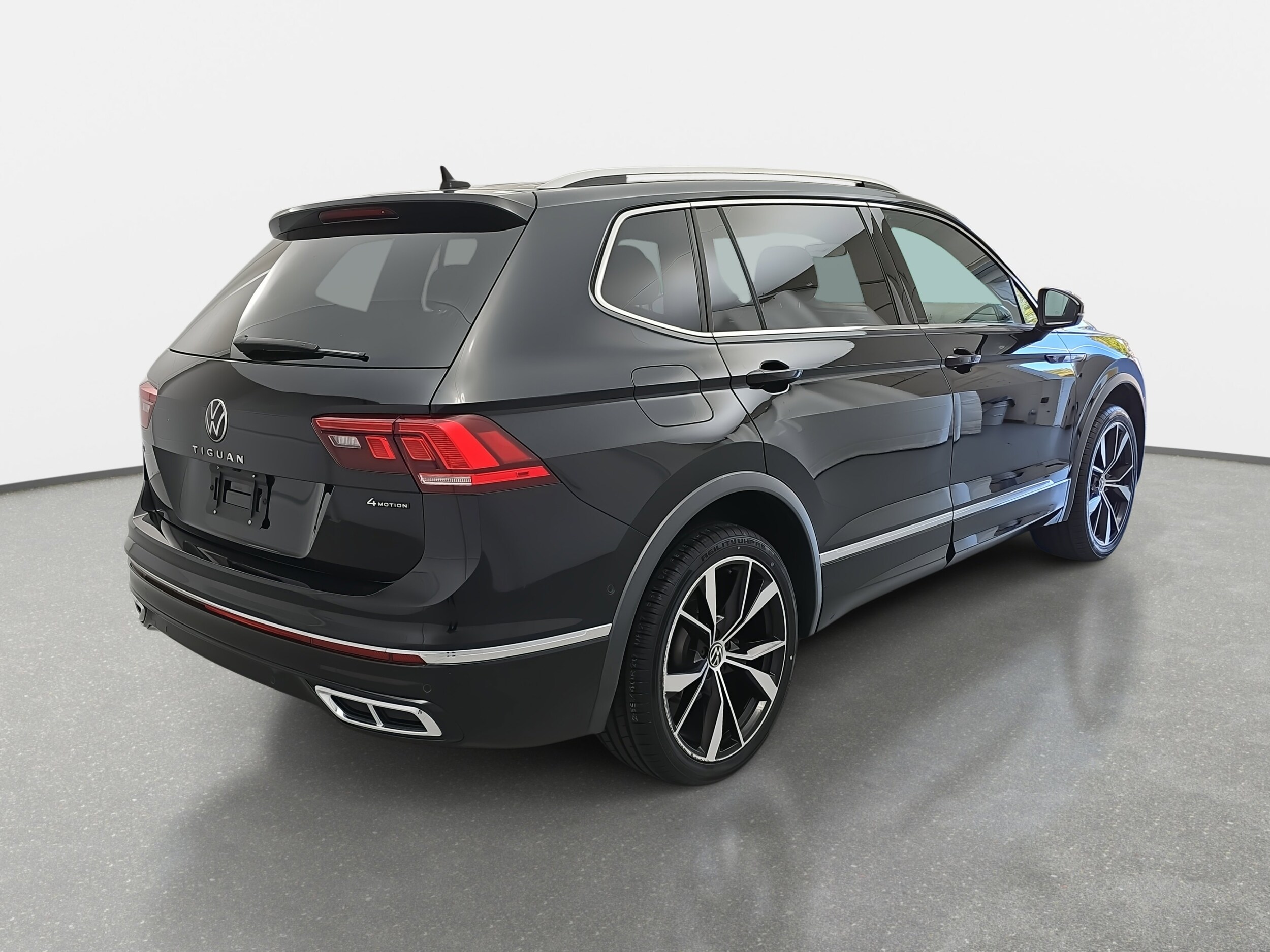 2022 Volkswagen Tiguan SEL Premium R-Line photo 2