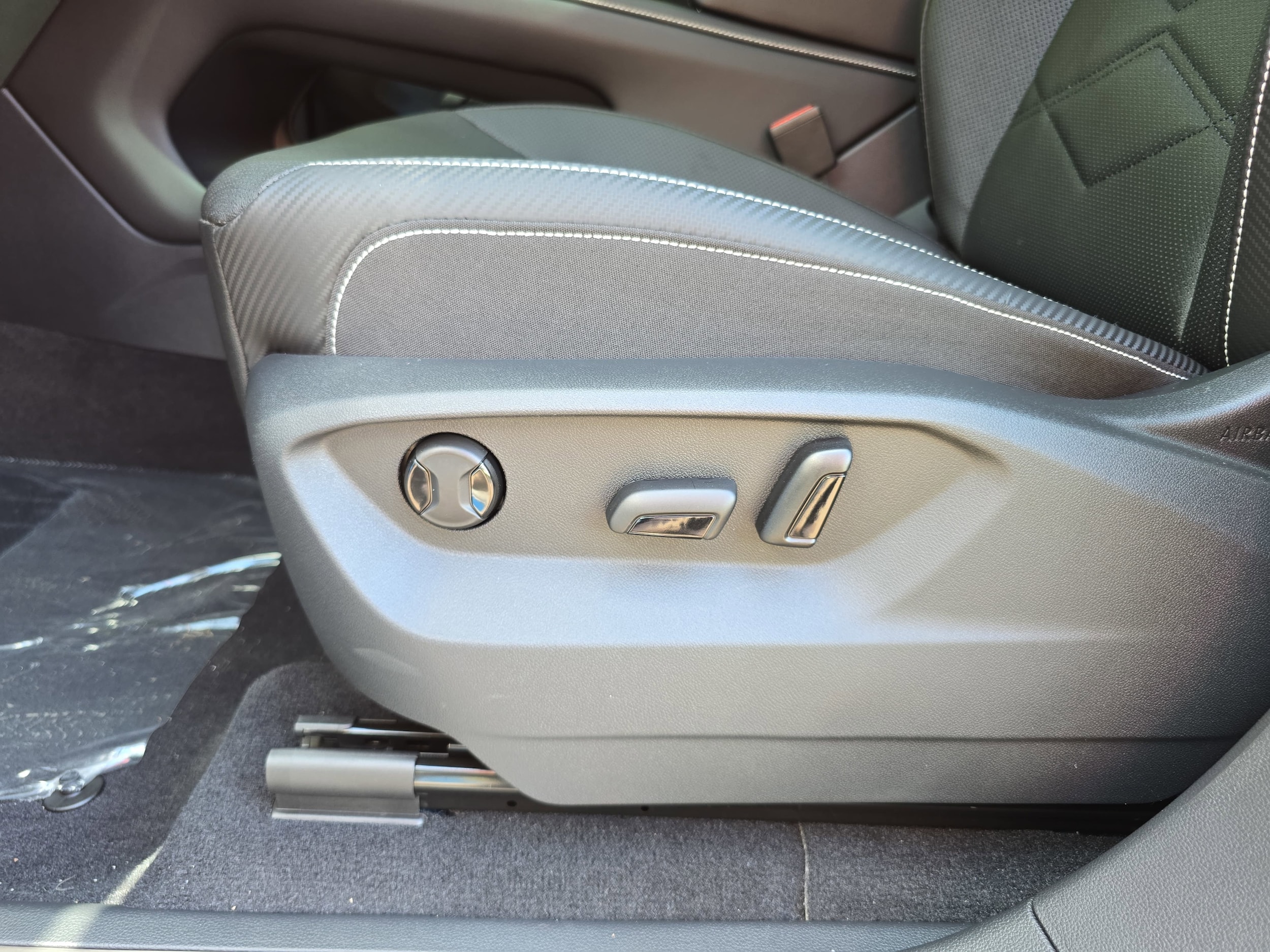 2026 Volkswagen Atlas Cross Sport SE w/Tech - Photo 29