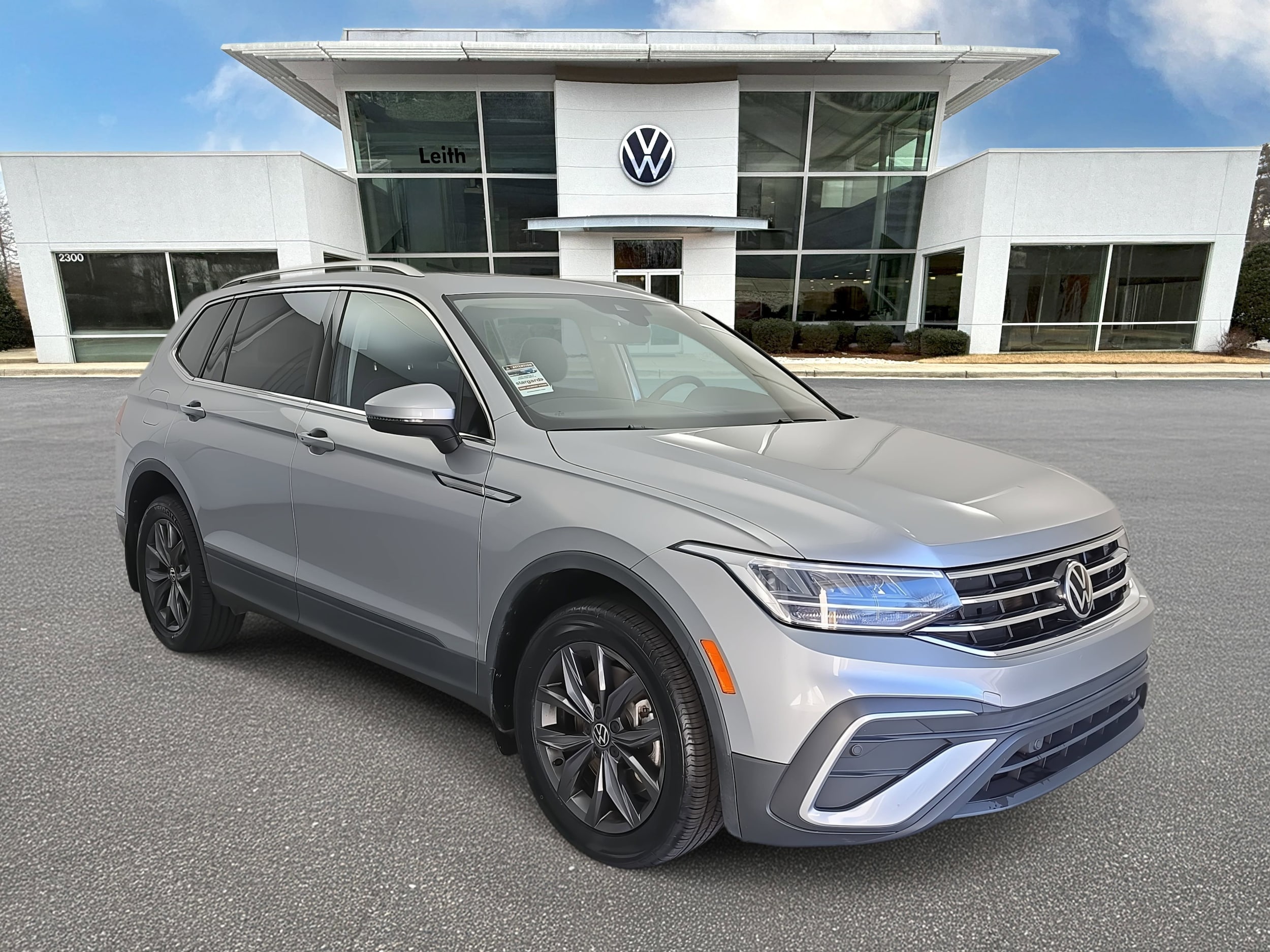 2022 Volkswagen Tiguan SE's photo