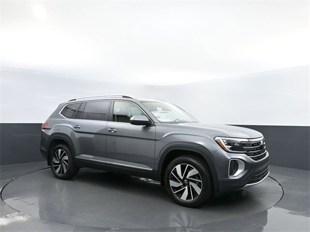 2025 Volkswagen Atlas SEL photo 3