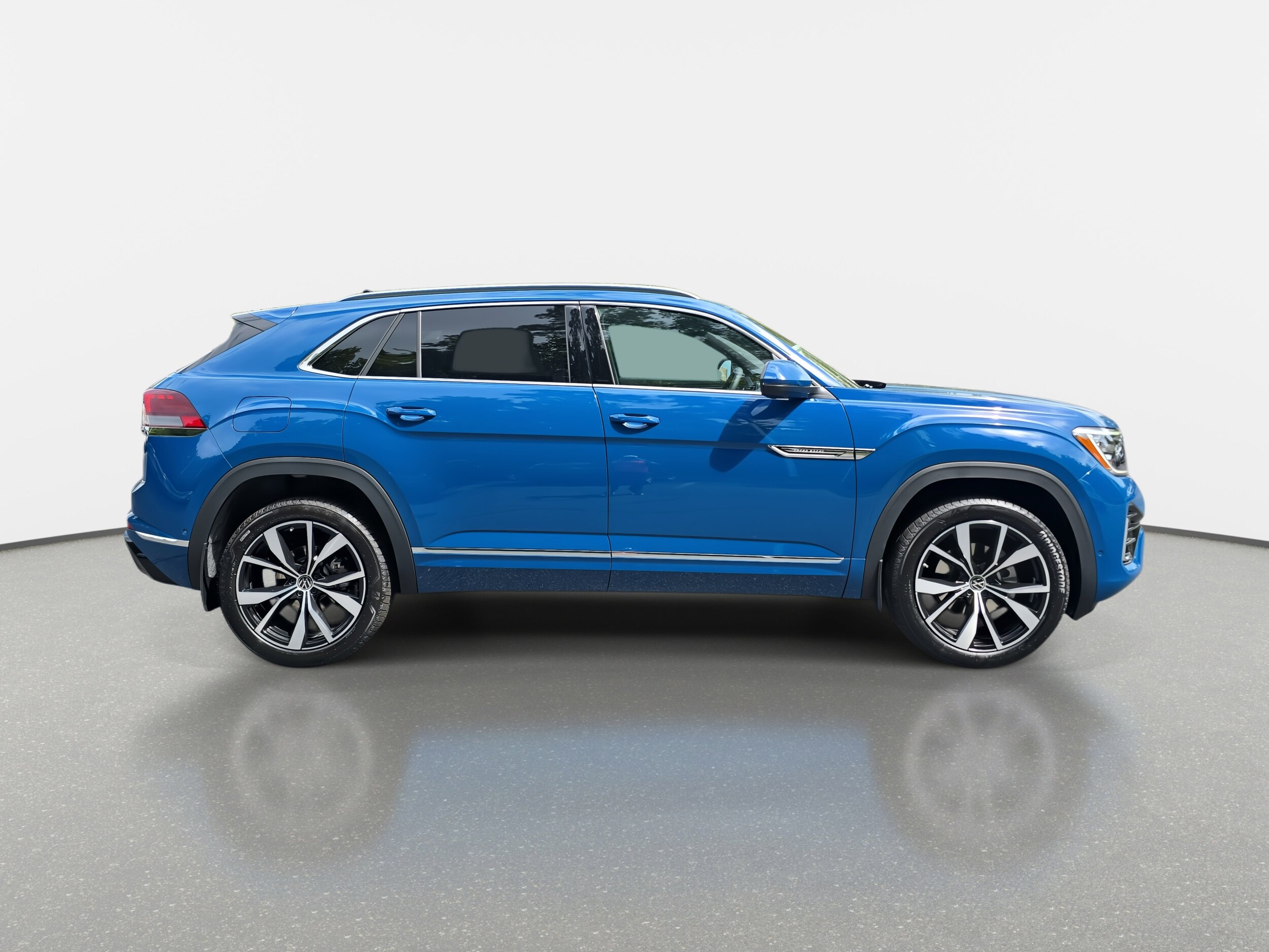 2026 Volkswagen Atlas Cross Sport SEL Premium R-Line photo 2