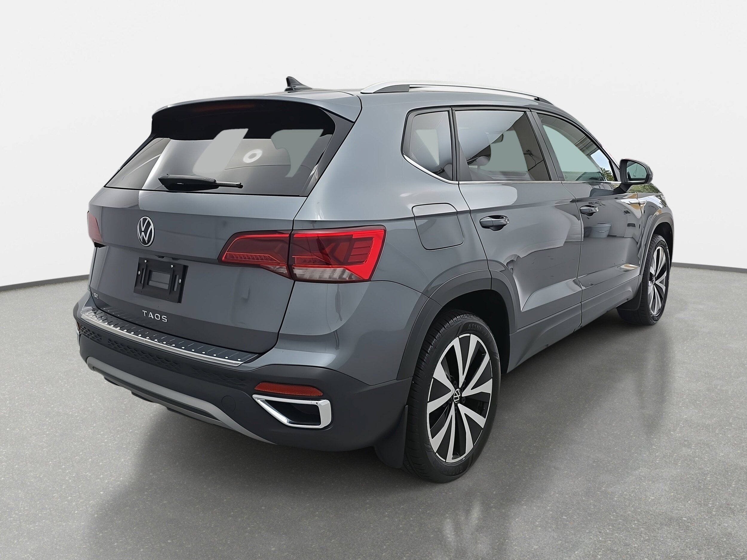 2023 Volkswagen Taos SE photo 3