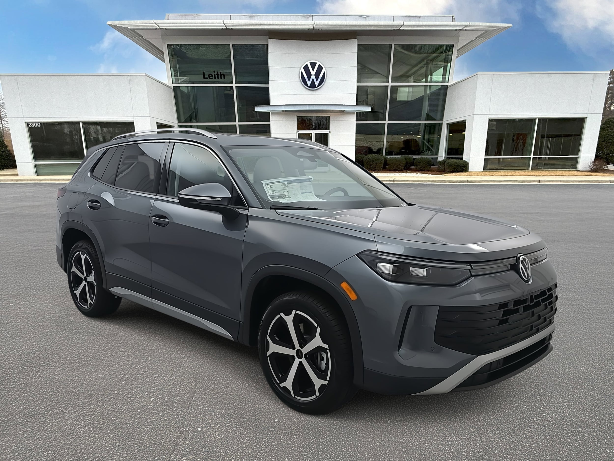 2026 Volkswagen Tiguan SE's photo