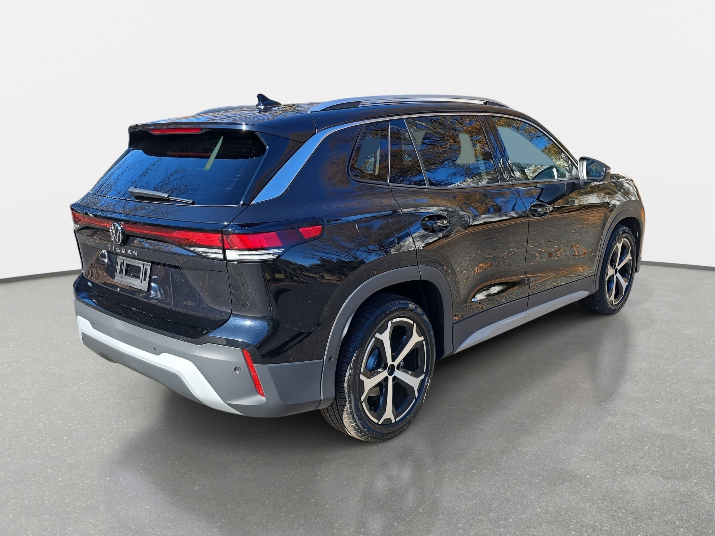 2026 Volkswagen Tiguan SE photo 3