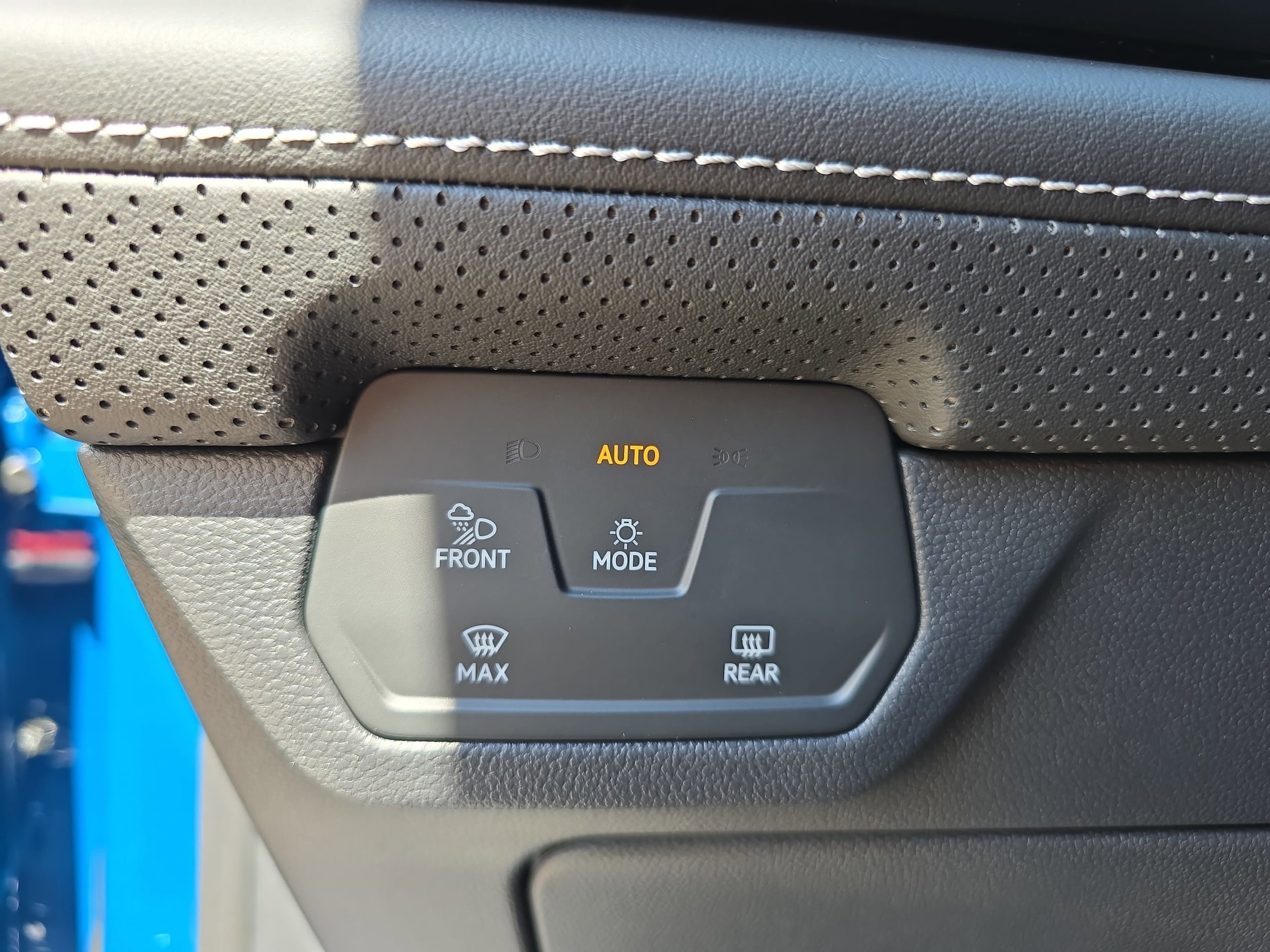 2026 Volkswagen Atlas Cross Sport SE w/Tech - Photo 26