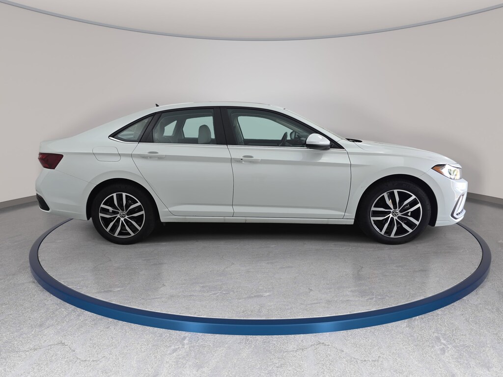 Used 2025 Volkswagen Jetta 1.5T SE Sedan