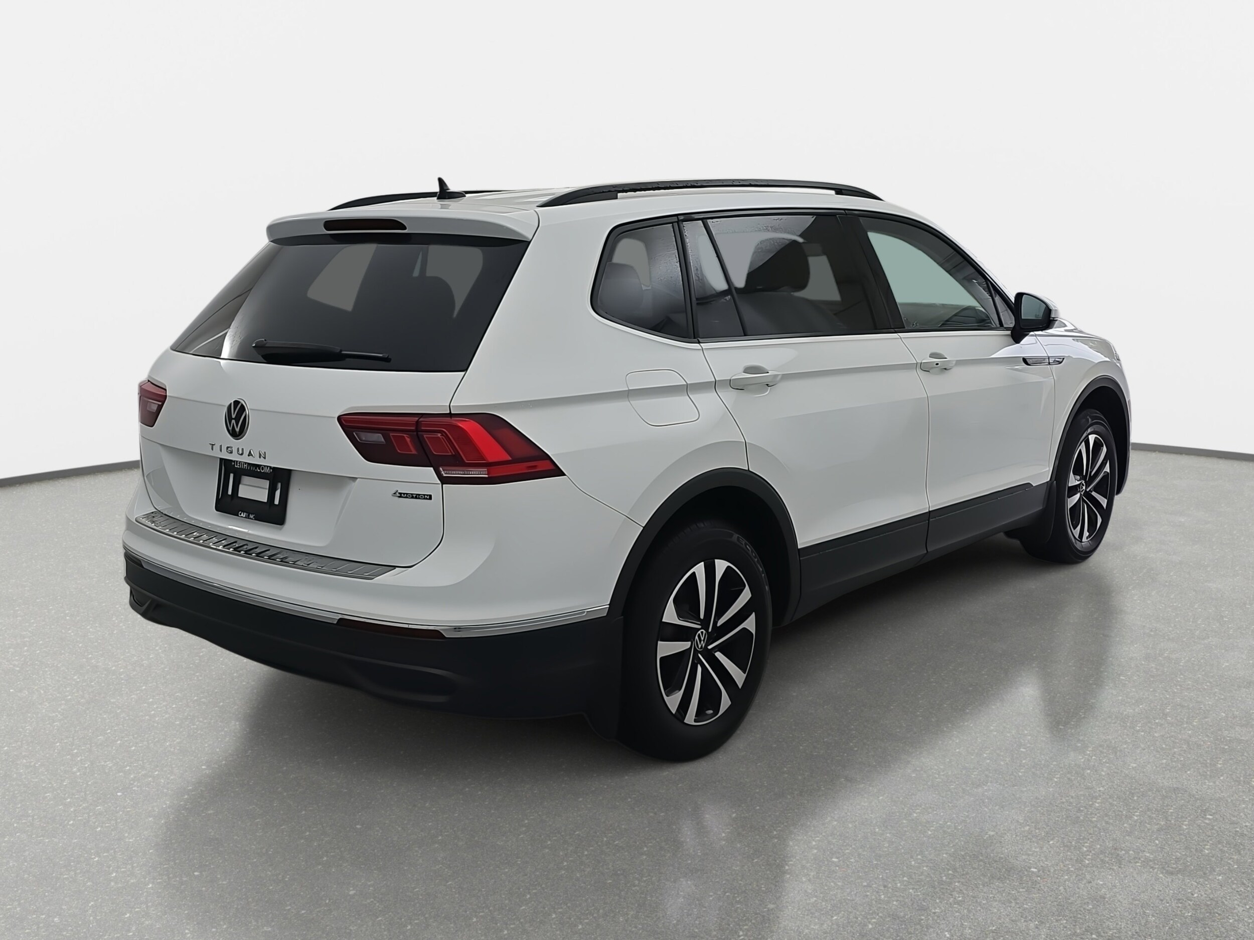 2024 Volkswagen Tiguan S photo 2