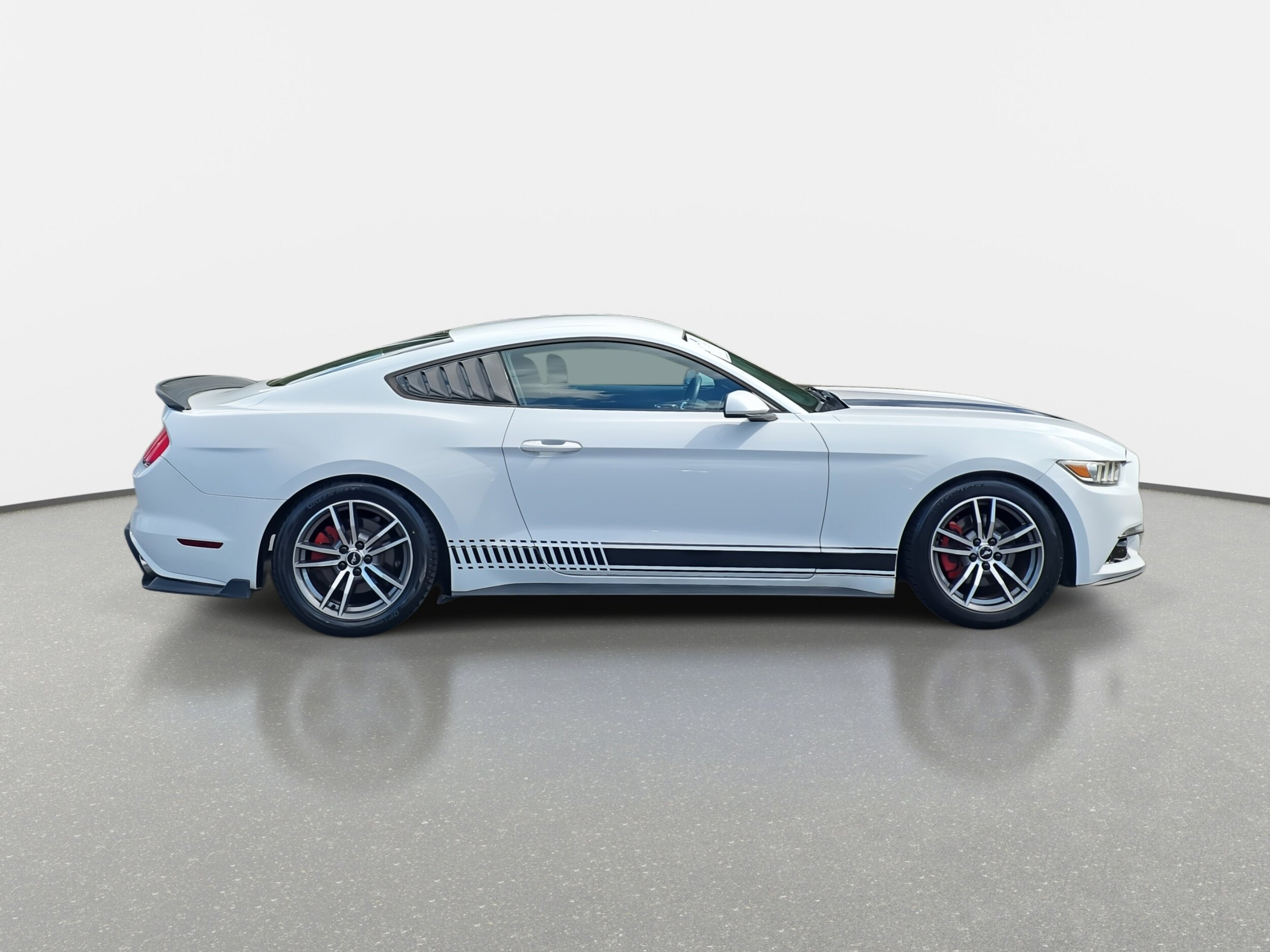 2016 Ford Mustang EcoBoost photo 2