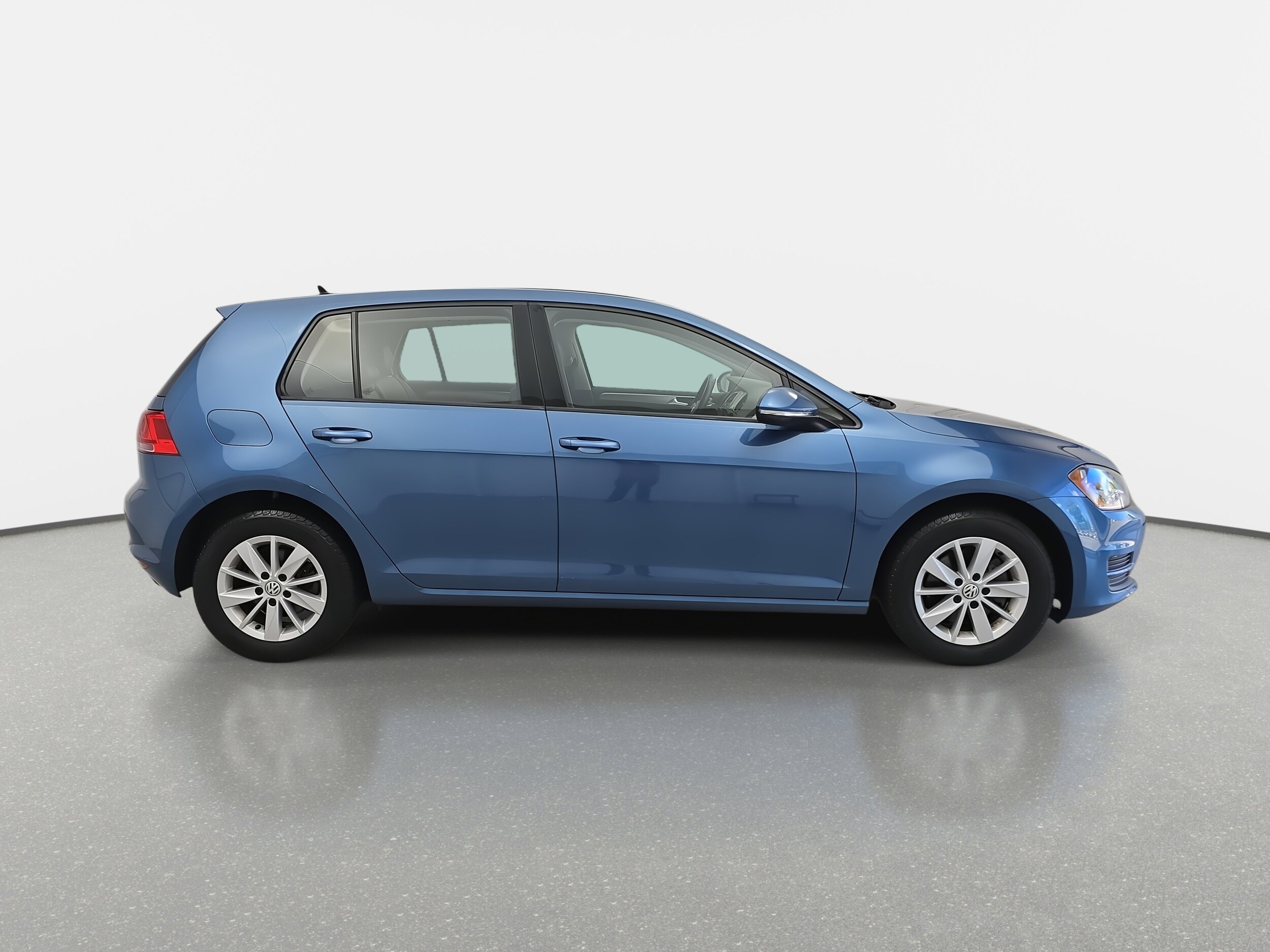 2015 Volkswagen Golf TSI photo 2