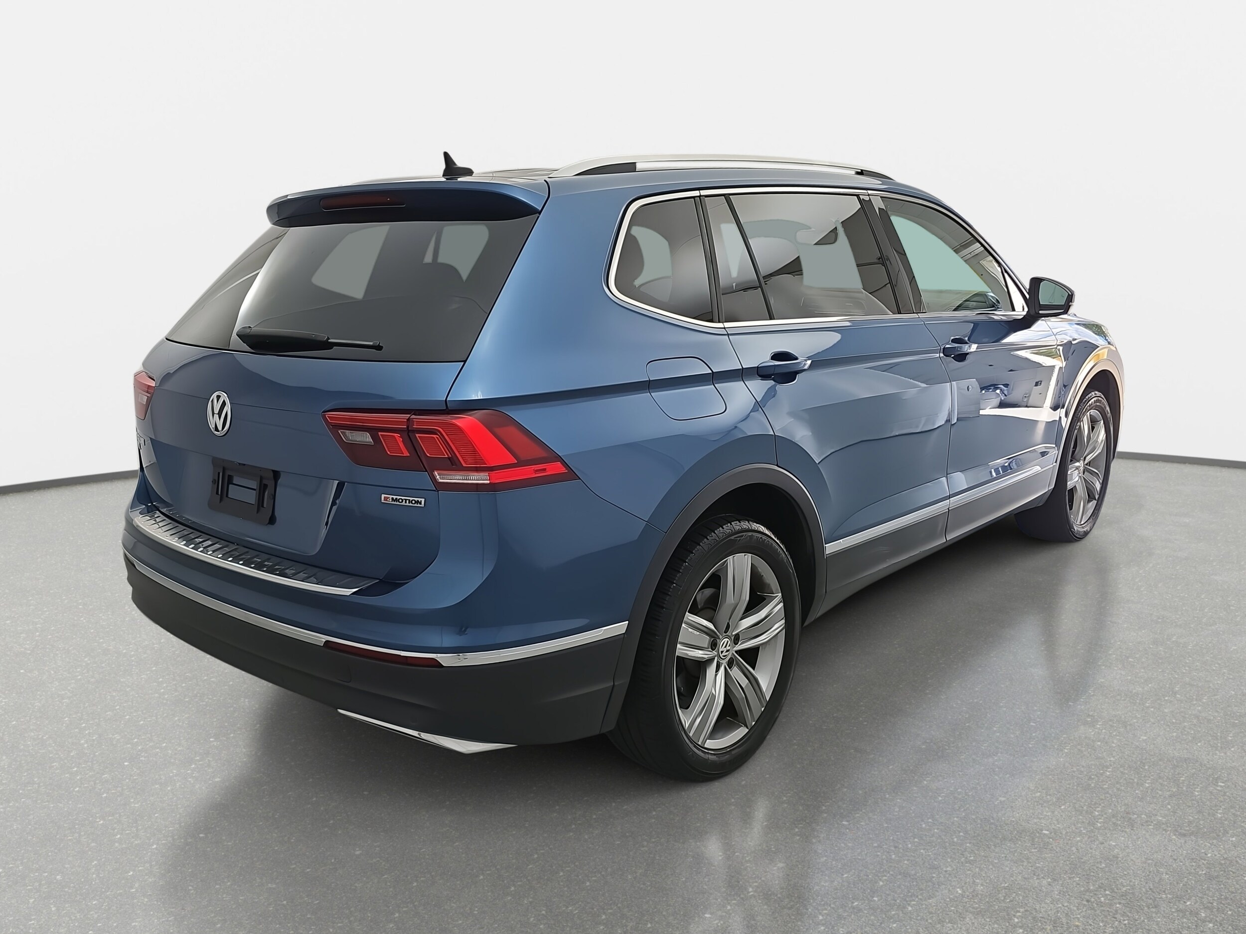2019 Volkswagen Tiguan SEL Premium photo 3