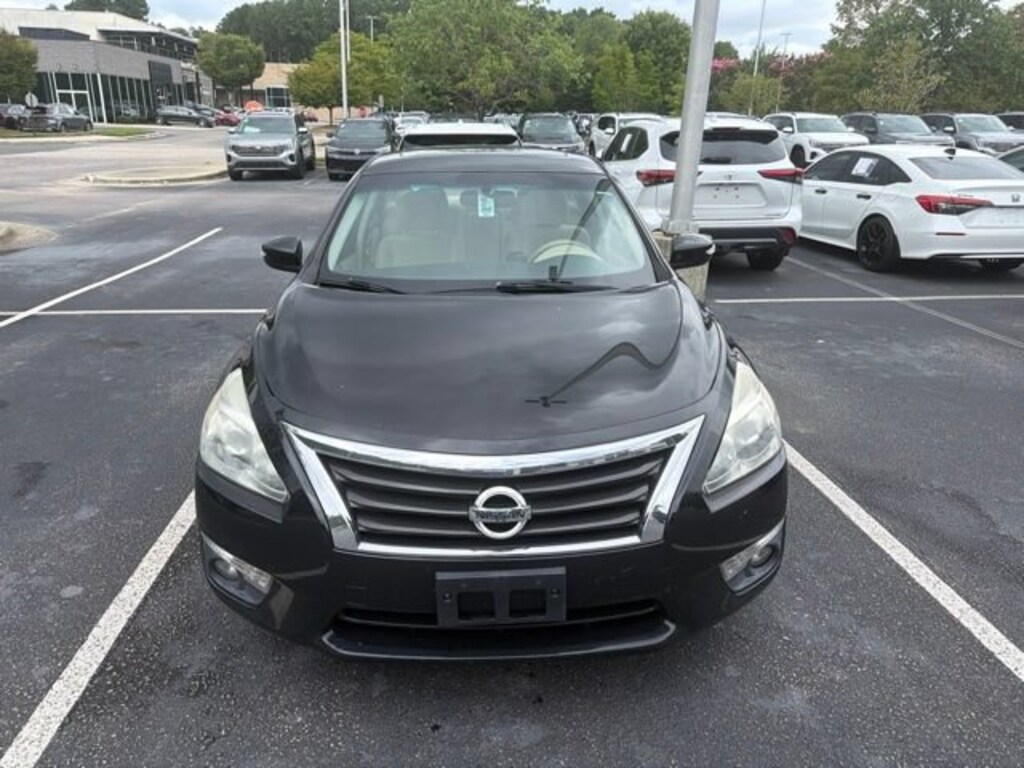 Used 2014 Nissan Altima 2.5 SV Sedan