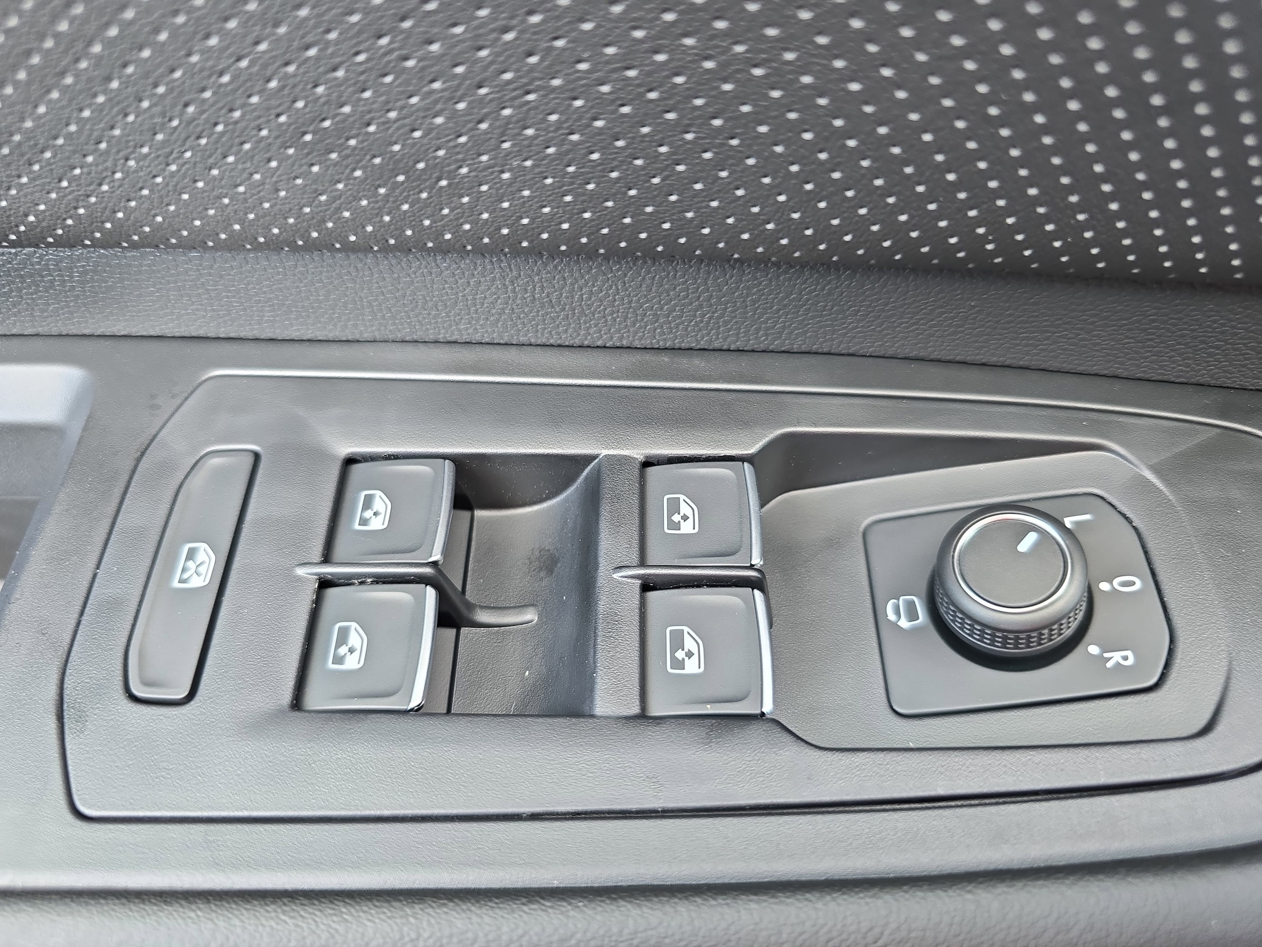 2026 Volkswagen Atlas Cross Sport SEL Premium R-LINE - Photo 28