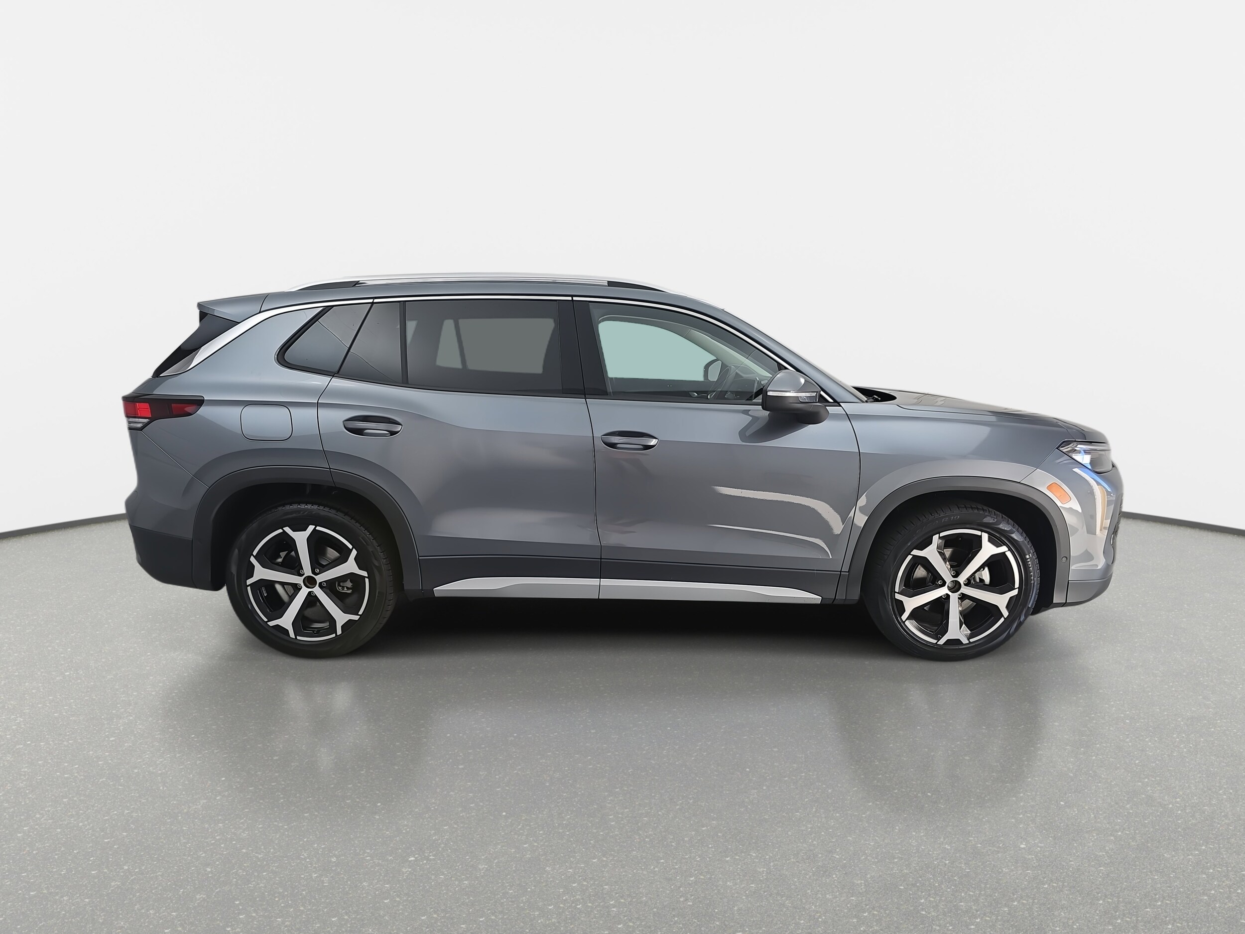 2026 Volkswagen Tiguan SE photo 2