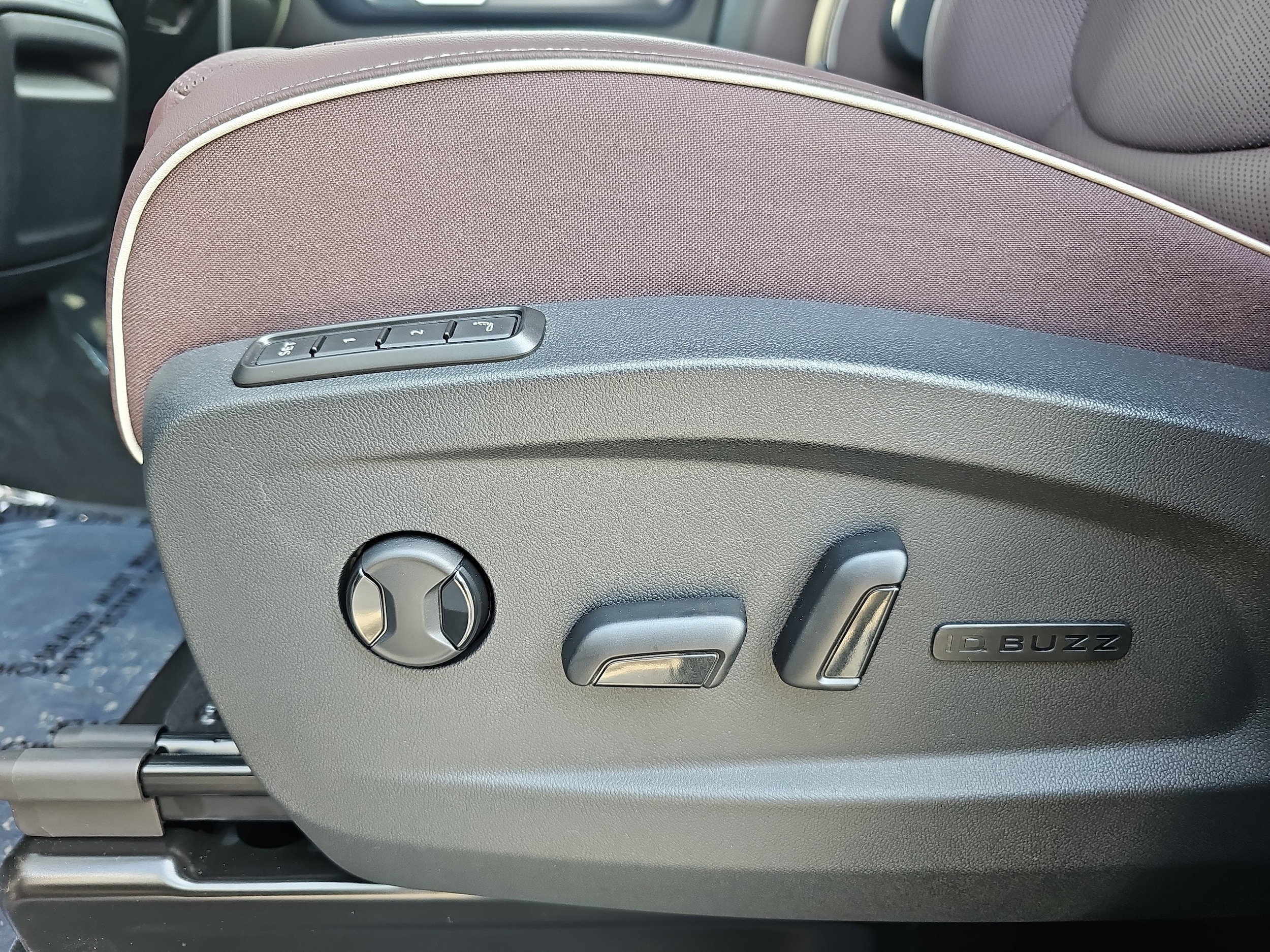 2025 Volkswagen ID. Buzz PRO S - Photo 30