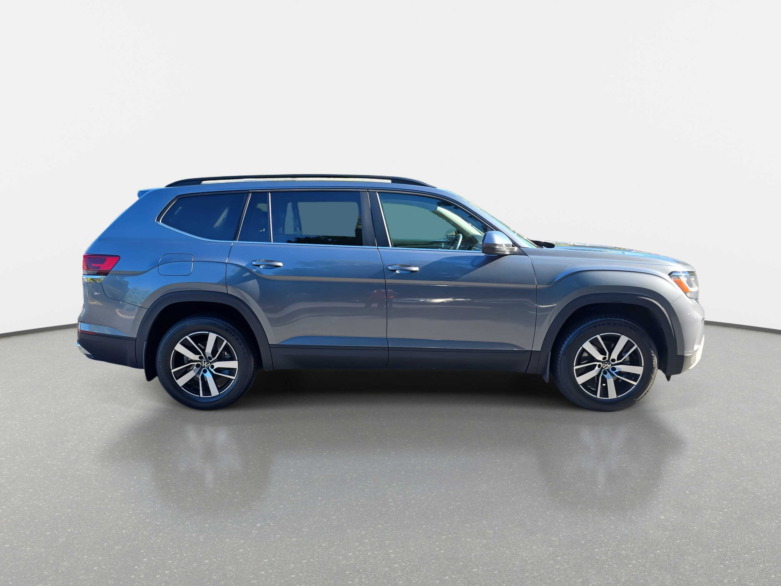 2022 Volkswagen Atlas SE photo 2