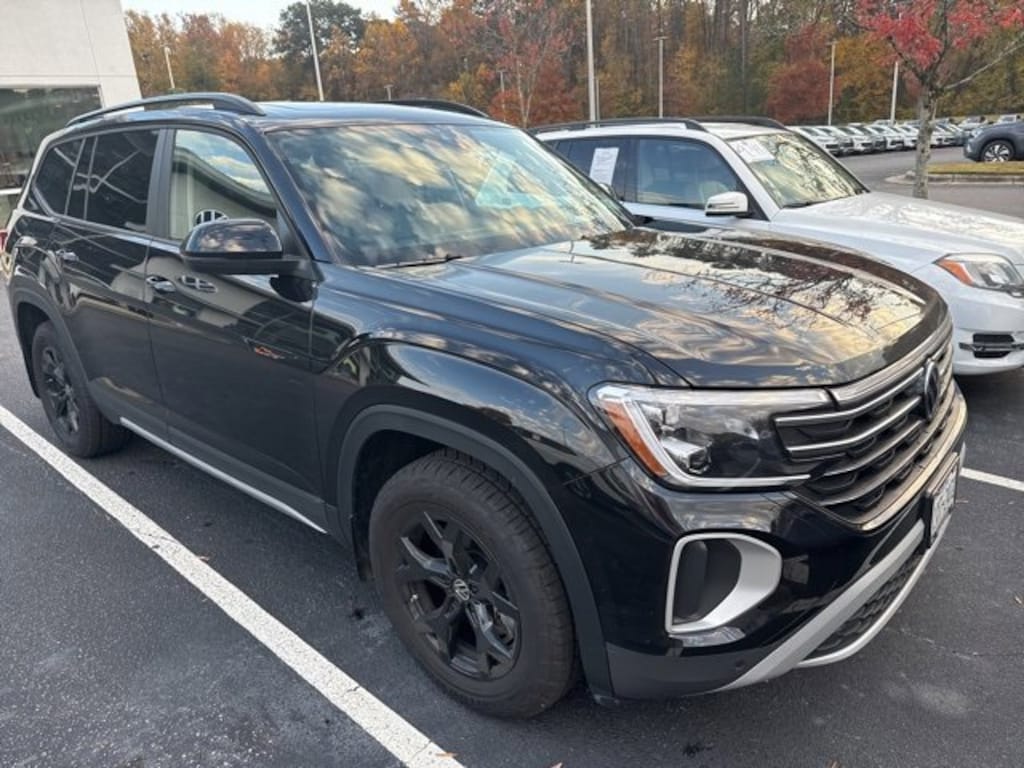 Used 2025 Volkswagen Atlas 2.0T Peak Edition SUV