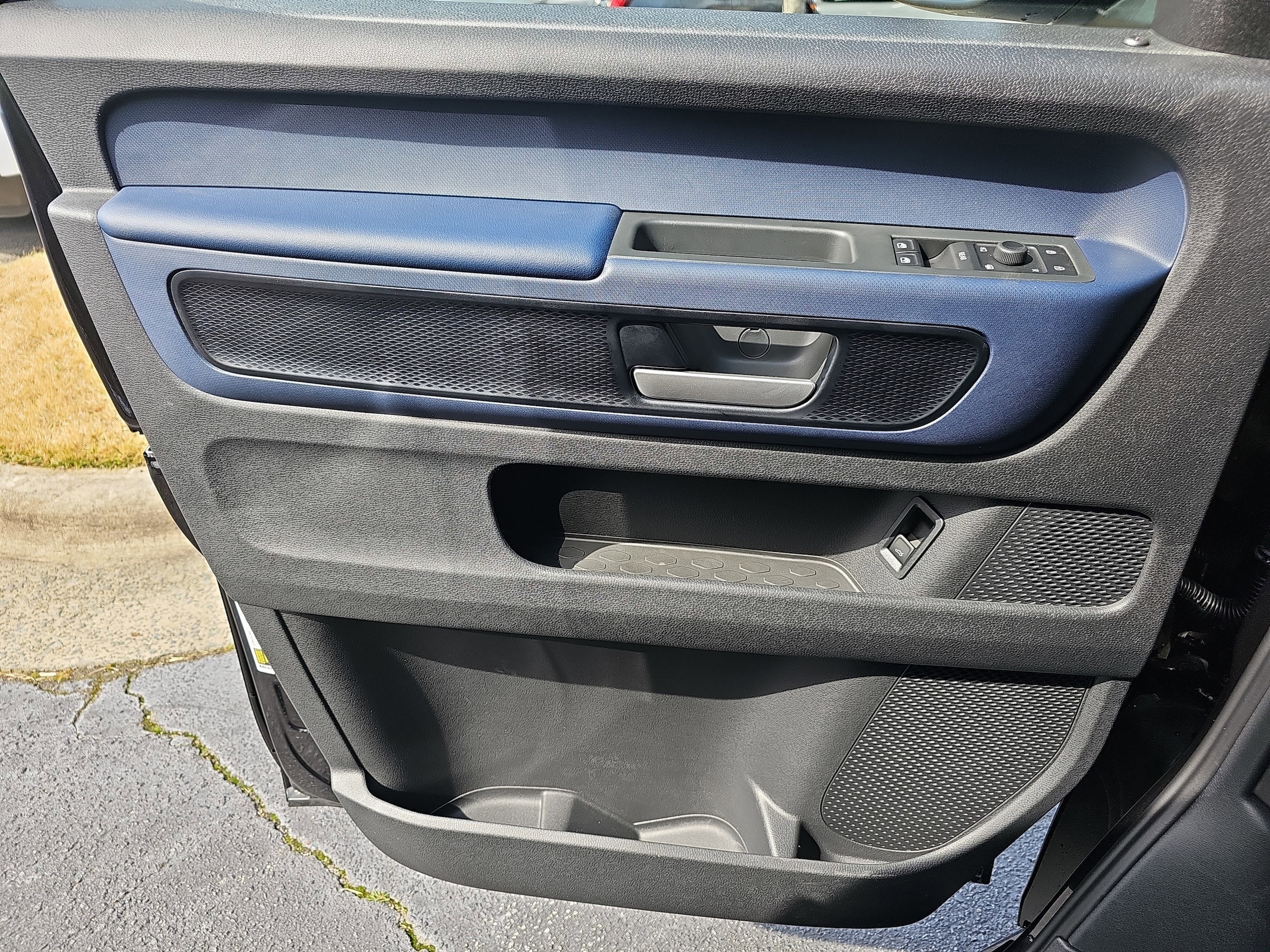 2025 Volkswagen ID. Buzz PRO S - Photo 28