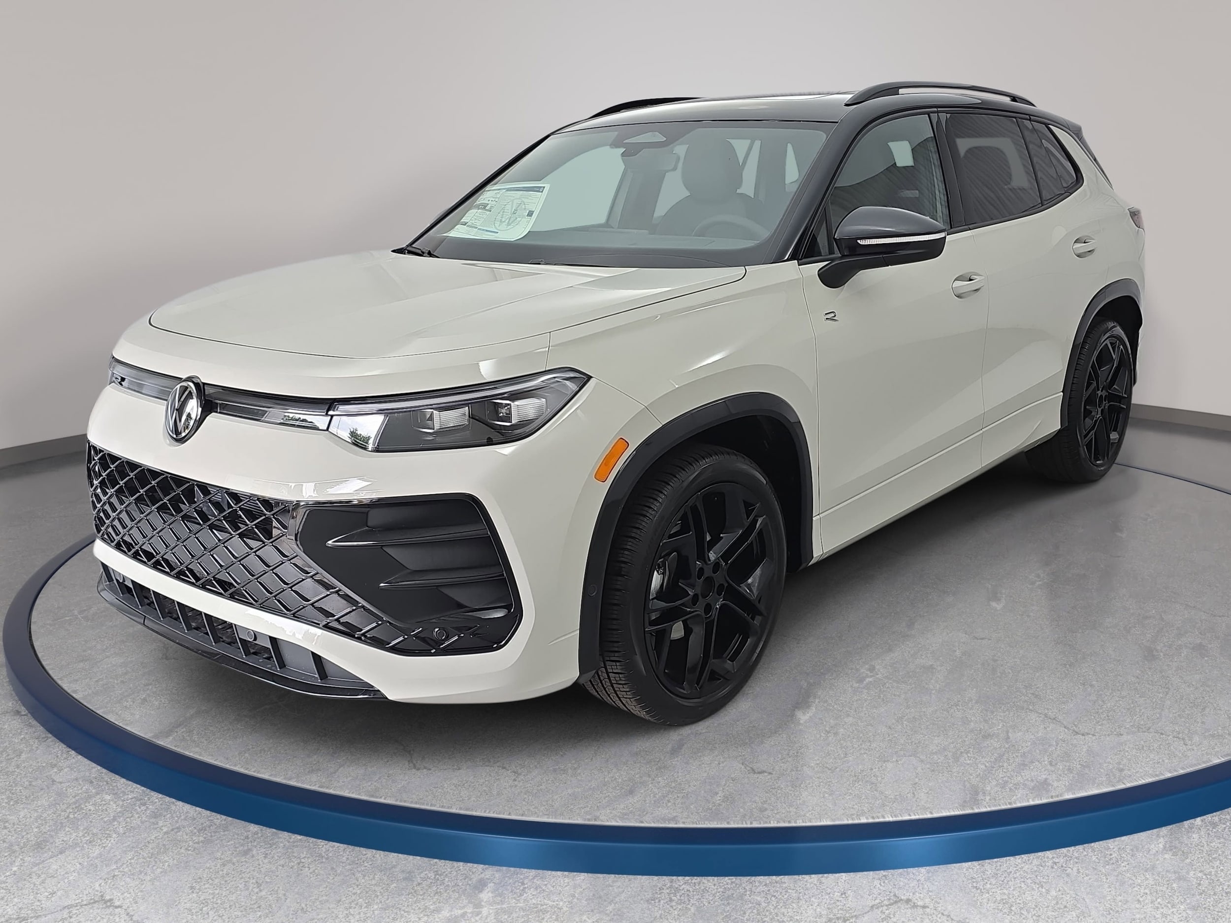 2026 Volkswagen Tiguan 2.0T SE R-Line Black's photo