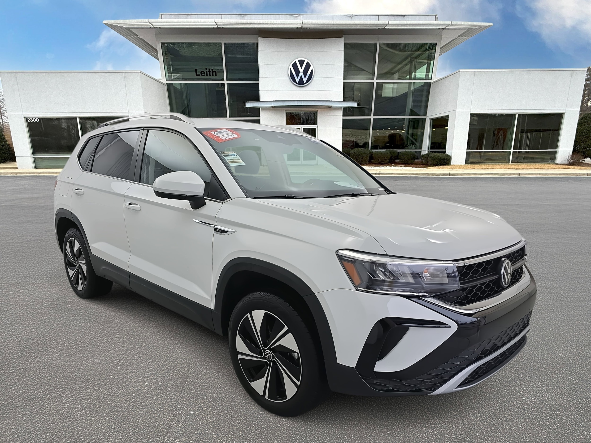 2024 Volkswagen Taos SE's photo