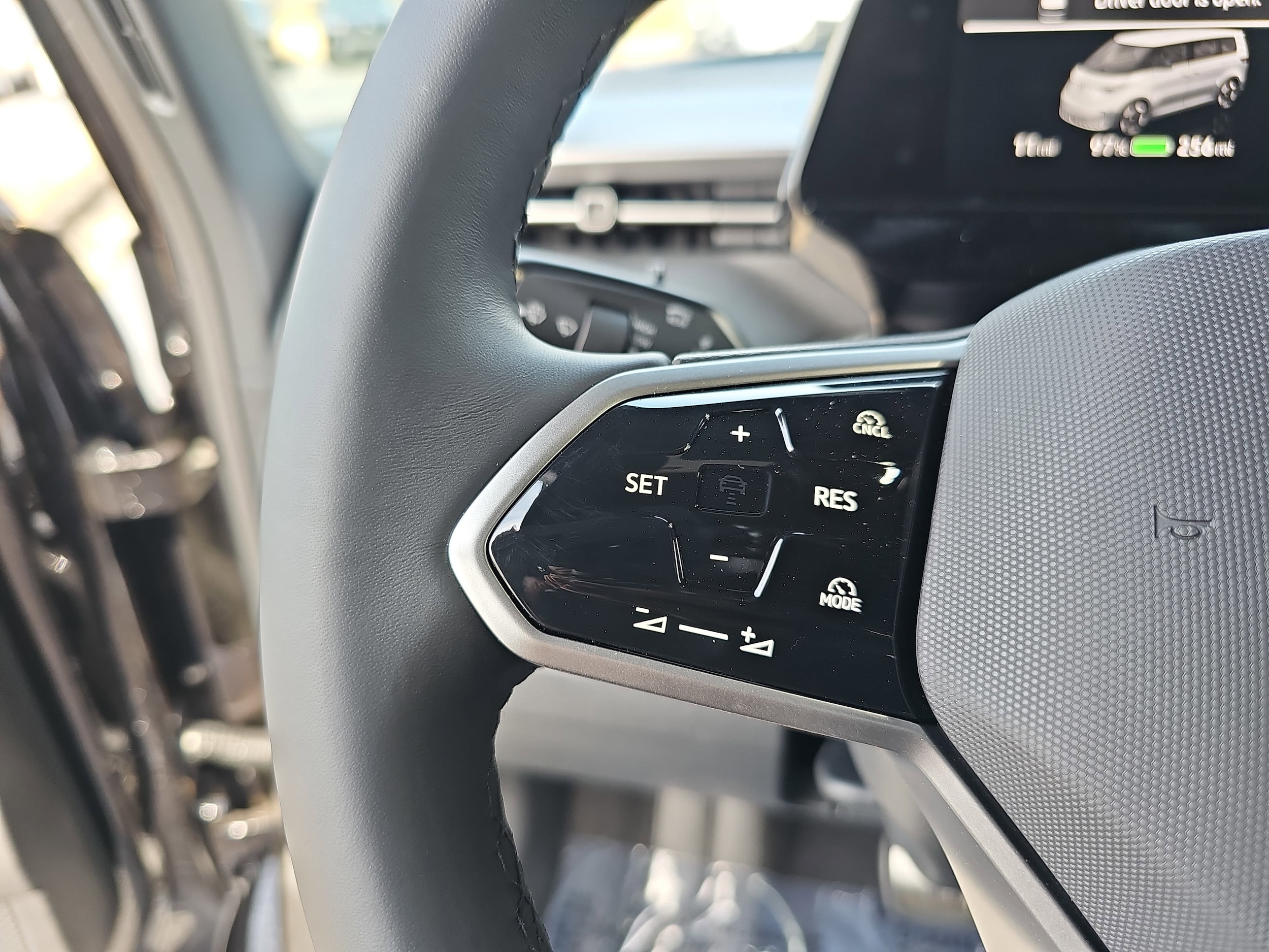 2025 Volkswagen ID. Buzz PRO S - Photo 18