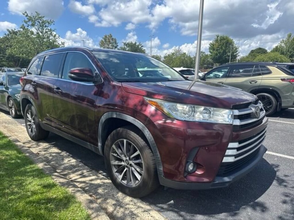 Used 2019 Toyota Highlander XLE V6 SUV