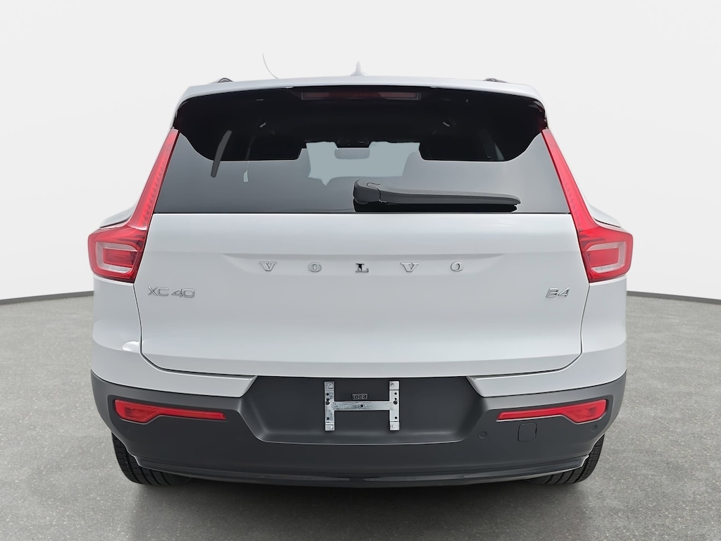 Used 2023 Volvo XC40 B4 FWD Ultimate Dark SUV