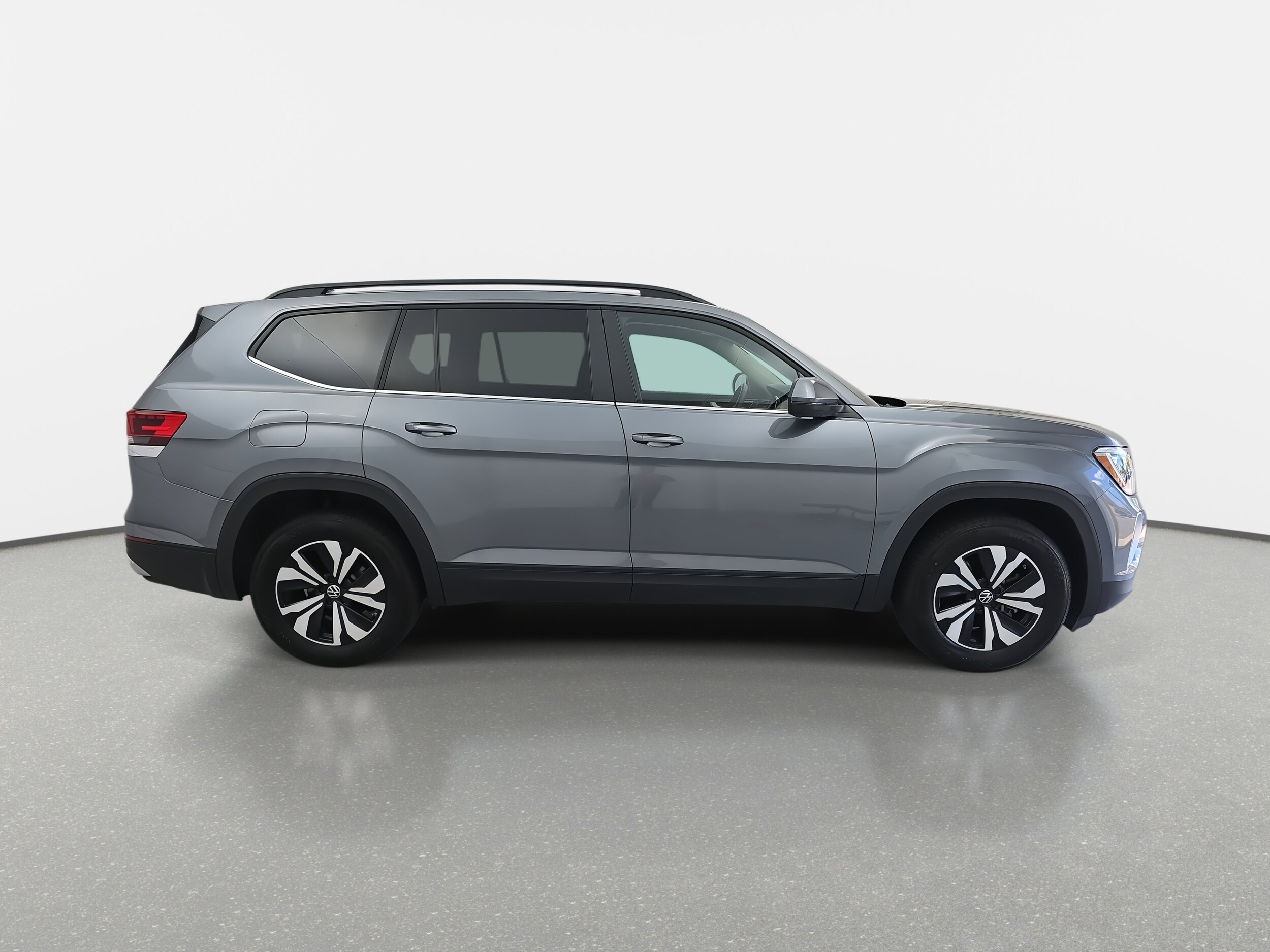 2024 Volkswagen Atlas SE photo 2