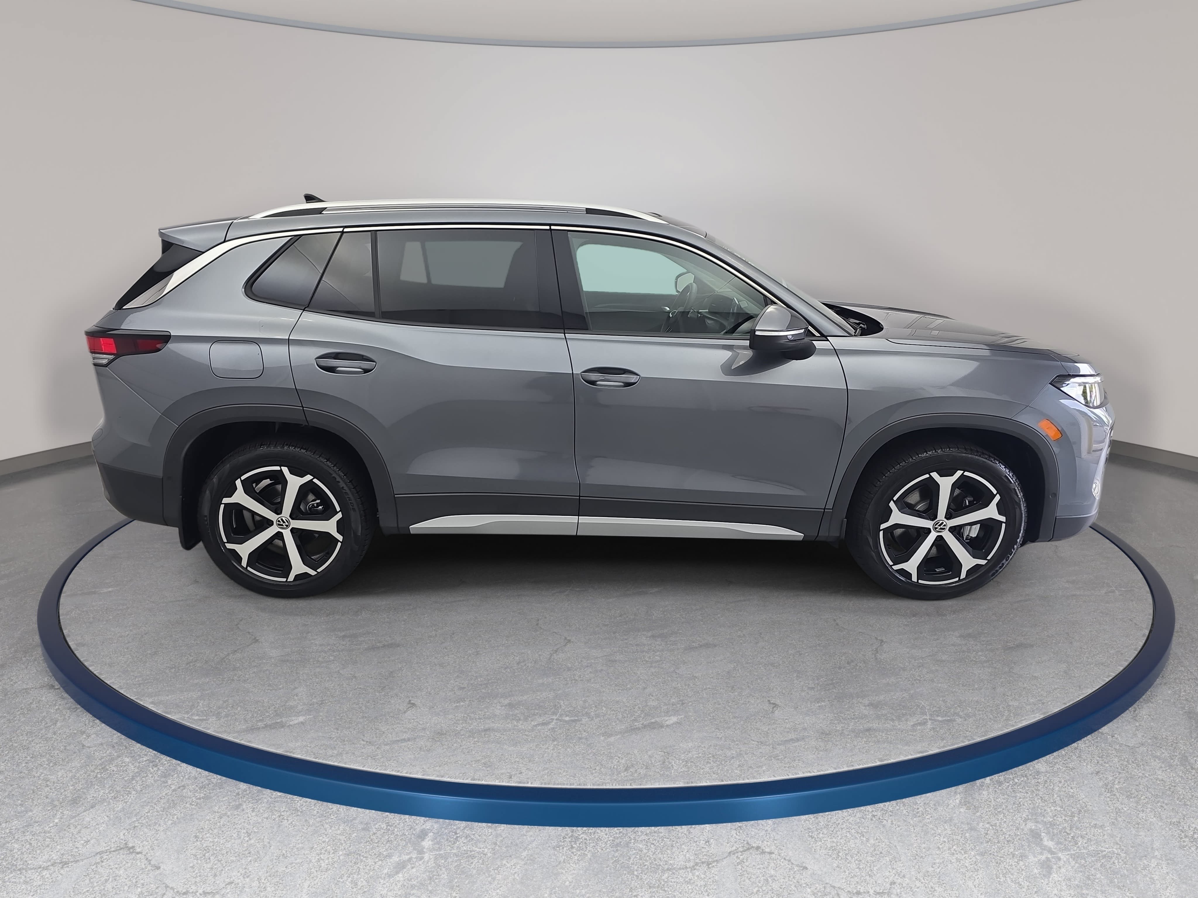New 2026 Volkswagen Tiguan SE SUV