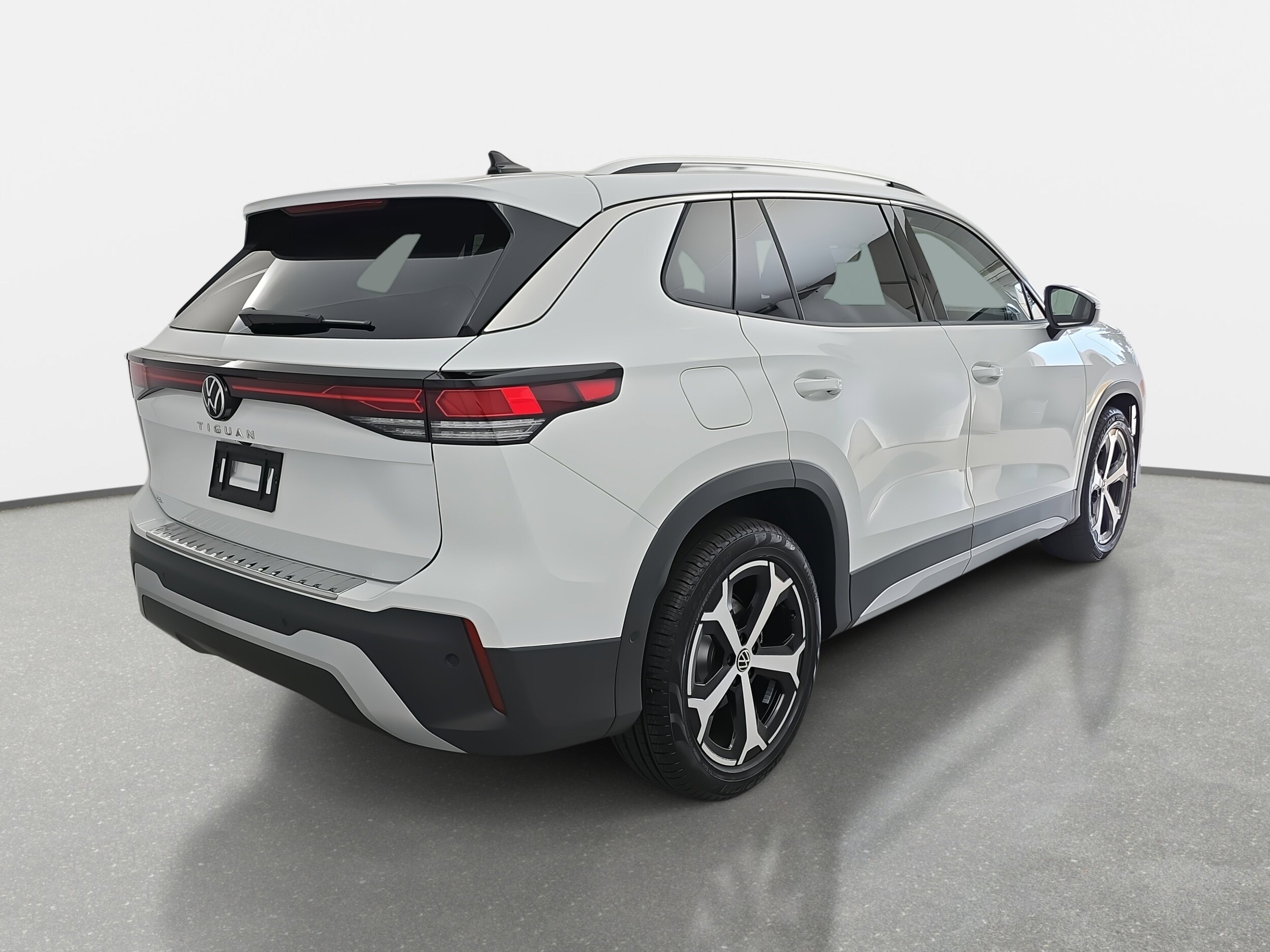 2025 Volkswagen Tiguan SE photo 3