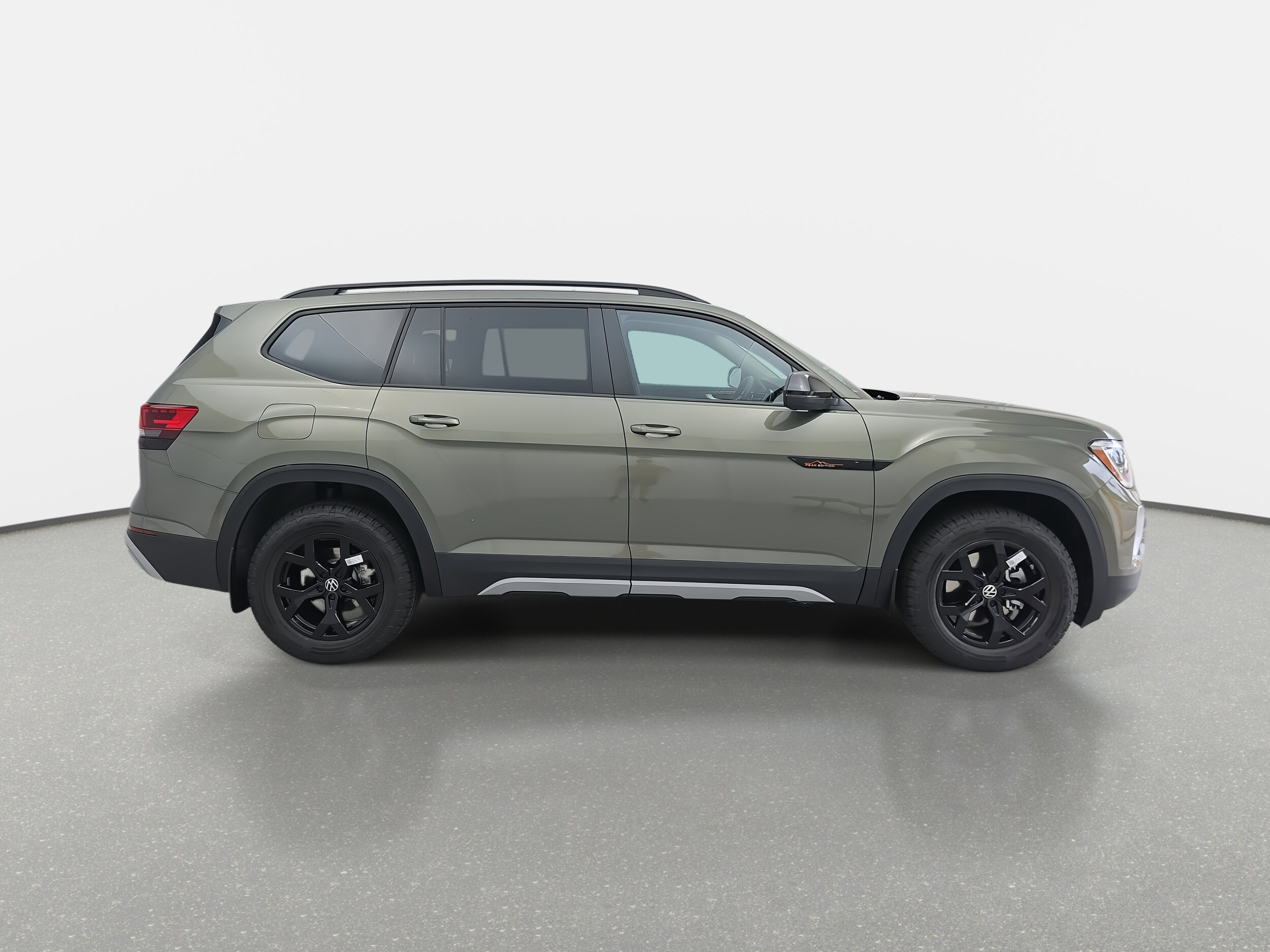 2025 Volkswagen Atlas Peak Edition SE photo 2