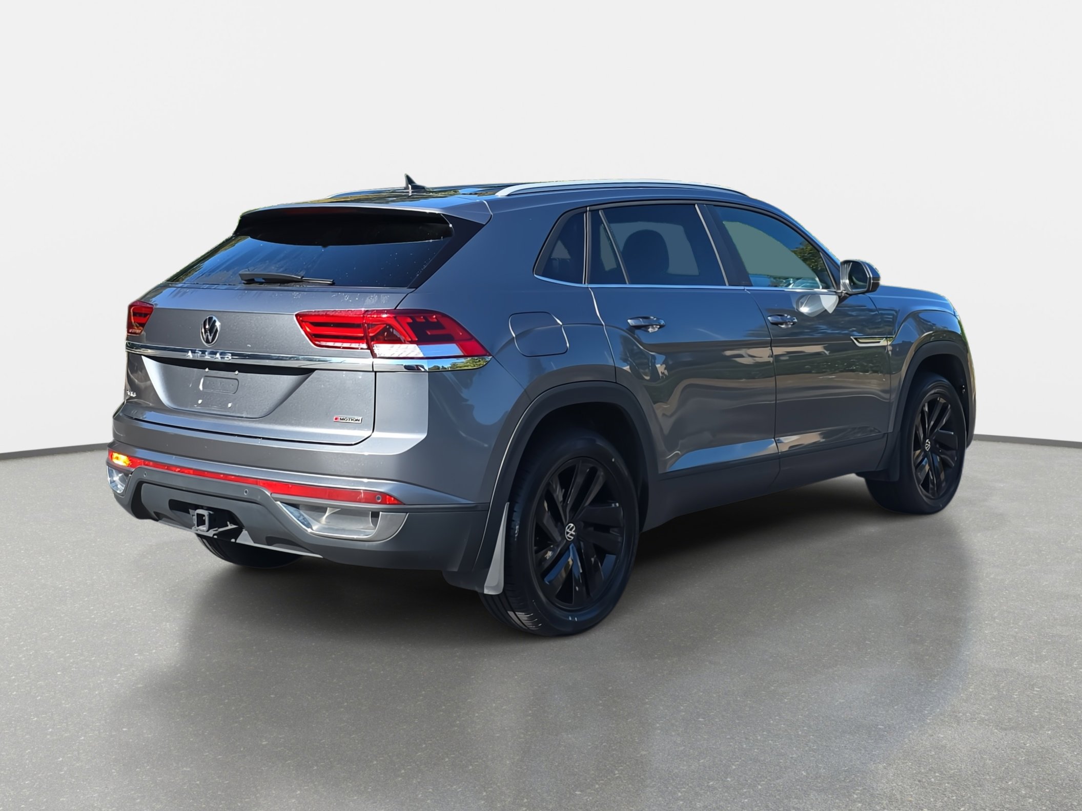 2022 Volkswagen Atlas Cross Sport V6 SE Technology photo 3