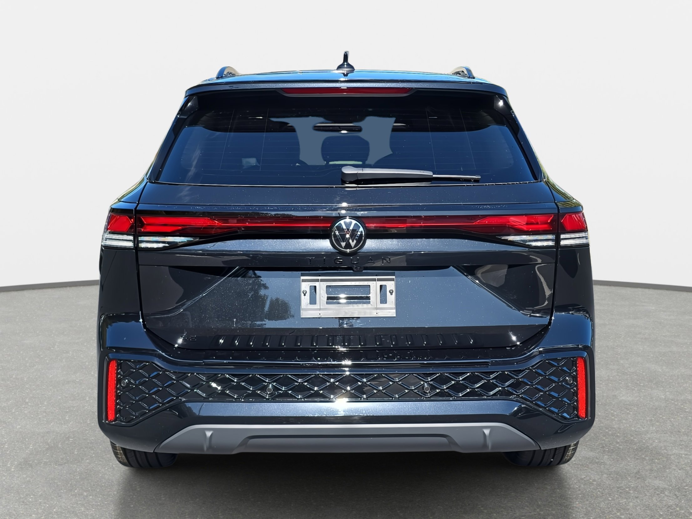 2025 Volkswagen Tiguan SE R-Line Black photo 3