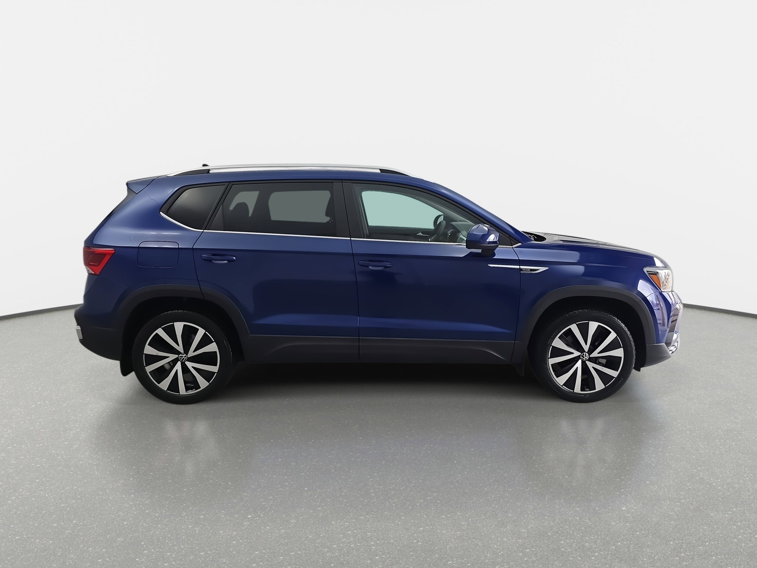 2023 Volkswagen Taos SE photo 2