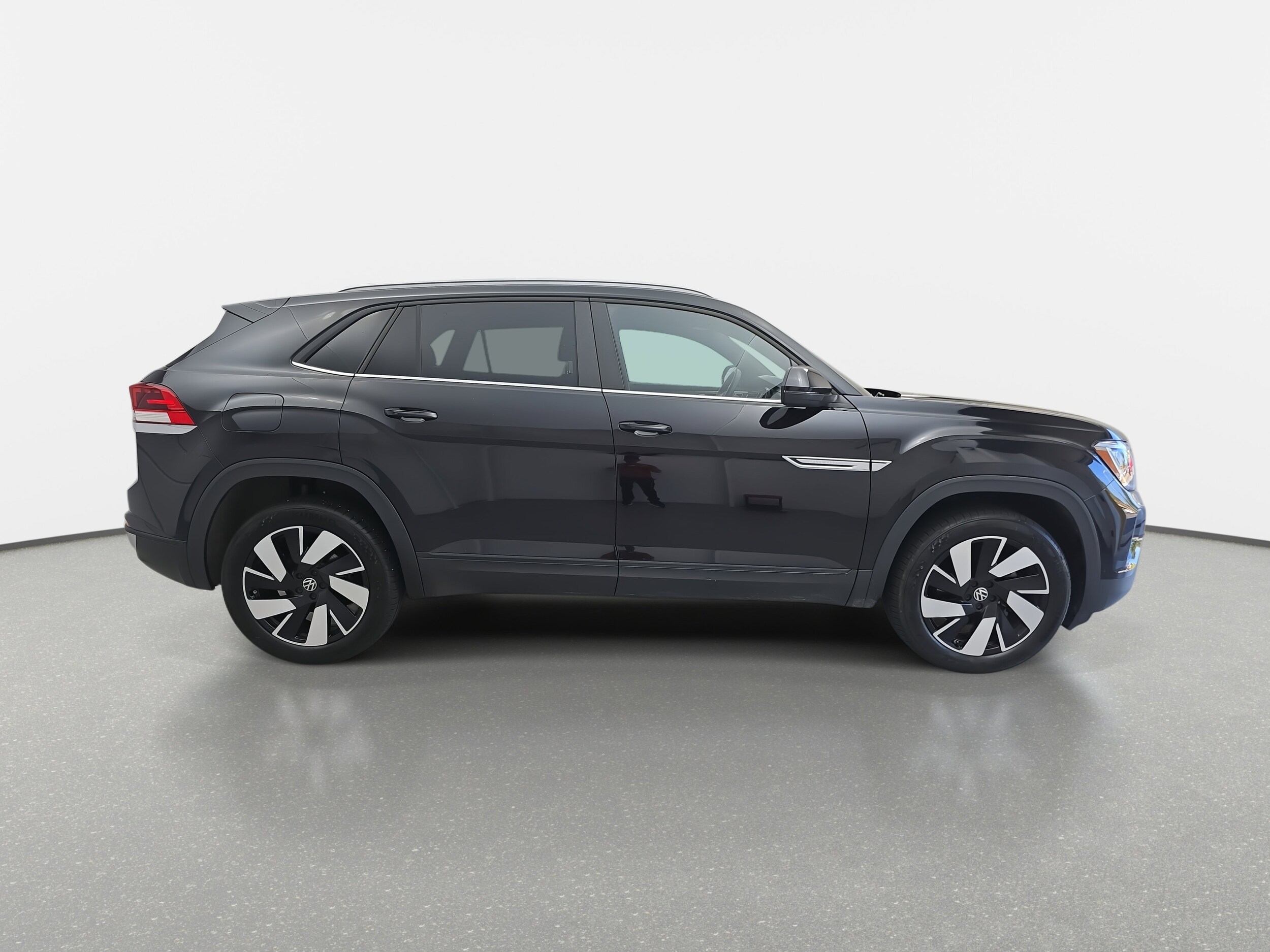 2024 Volkswagen Atlas Cross Sport SE Technology photo 2