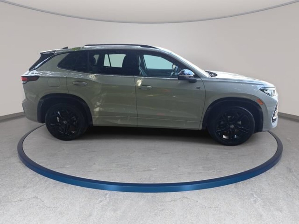 New 2026 Volkswagen Tiguan SE R-Line Black SUV