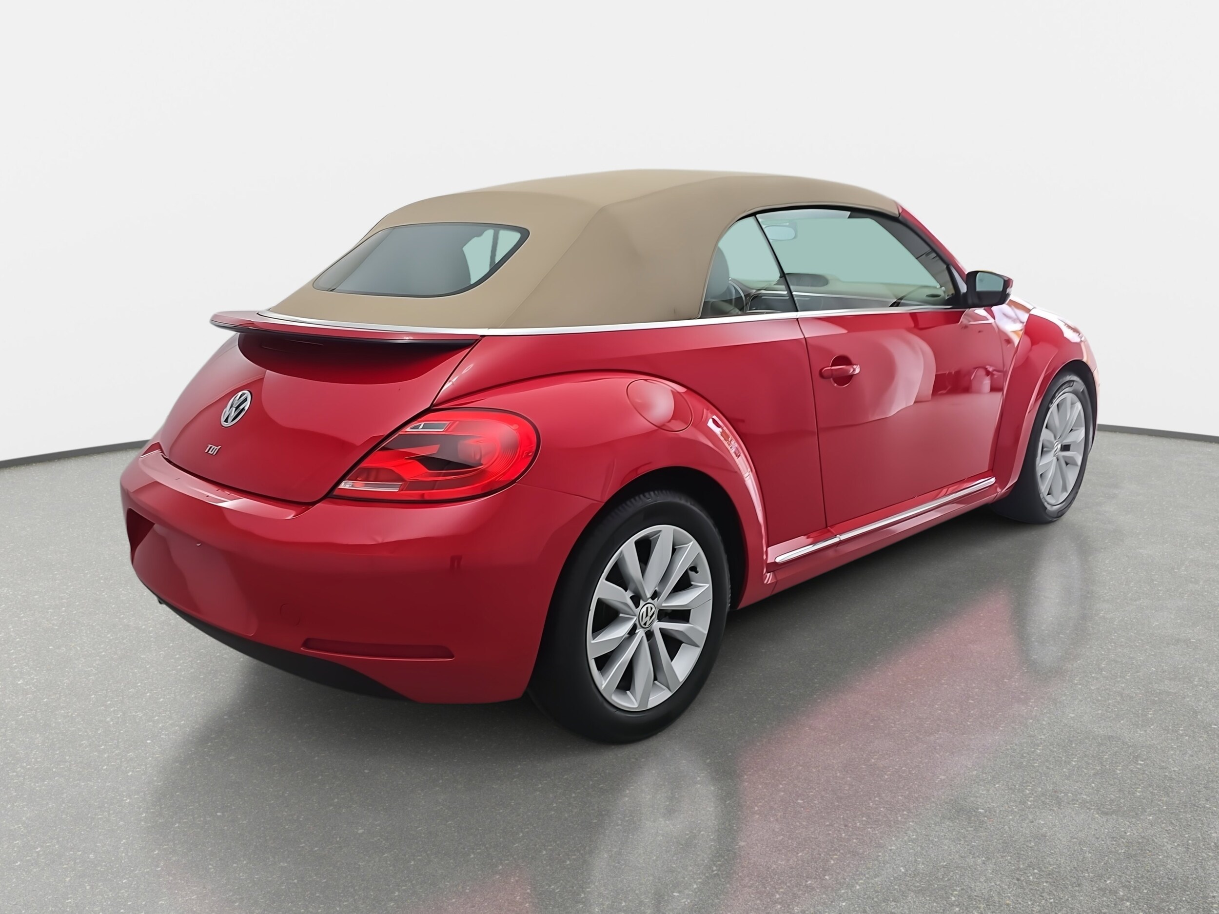 2014 Volkswagen Beetle TDI Convertible photo 3