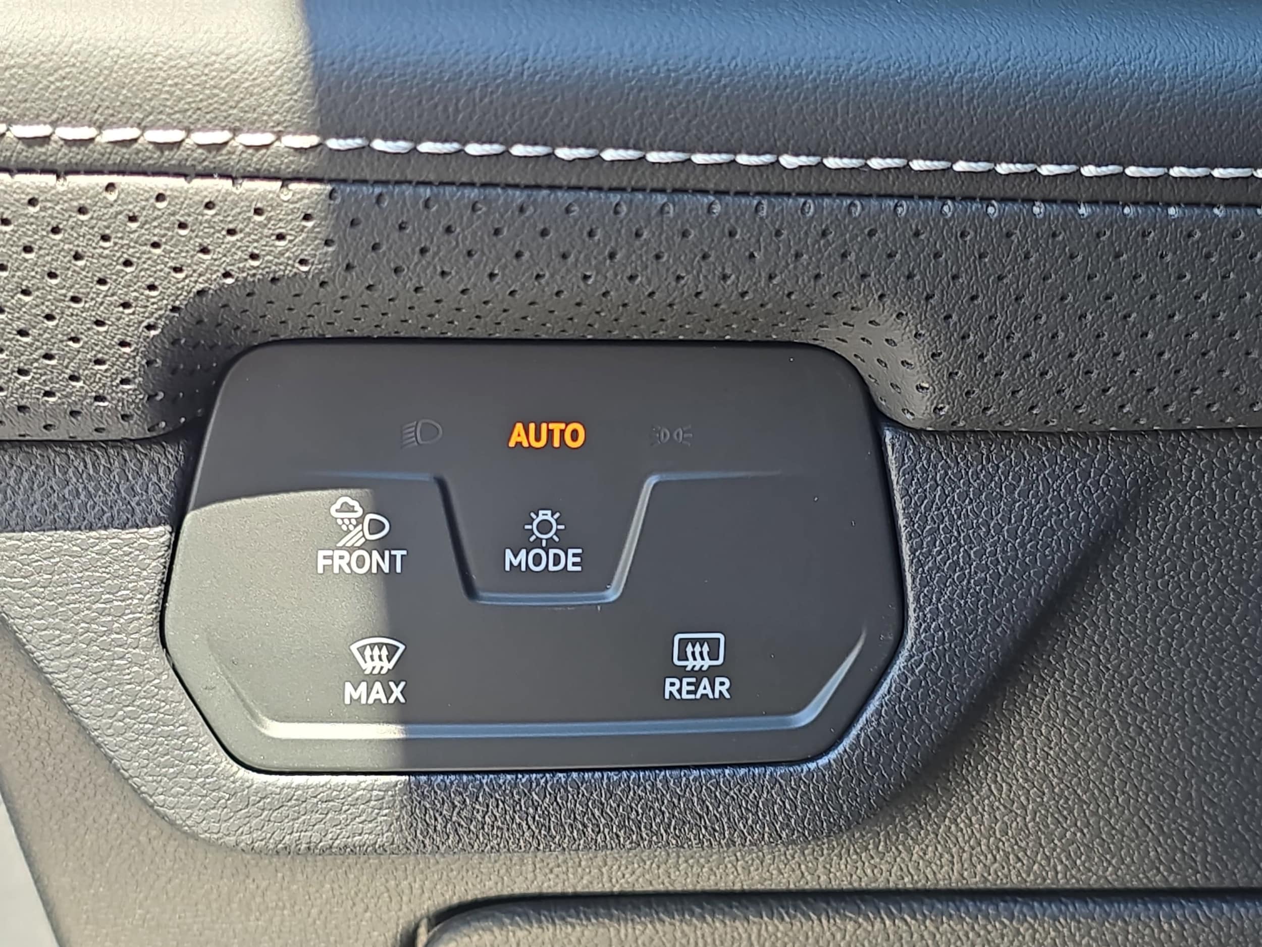 2026 Volkswagen Atlas Cross Sport SE w/Tech - Photo 26