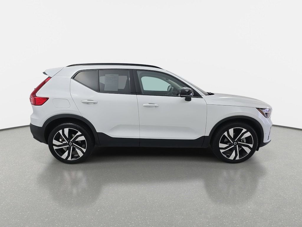 Used 2023 Volvo XC40 B4 FWD Ultimate Dark SUV