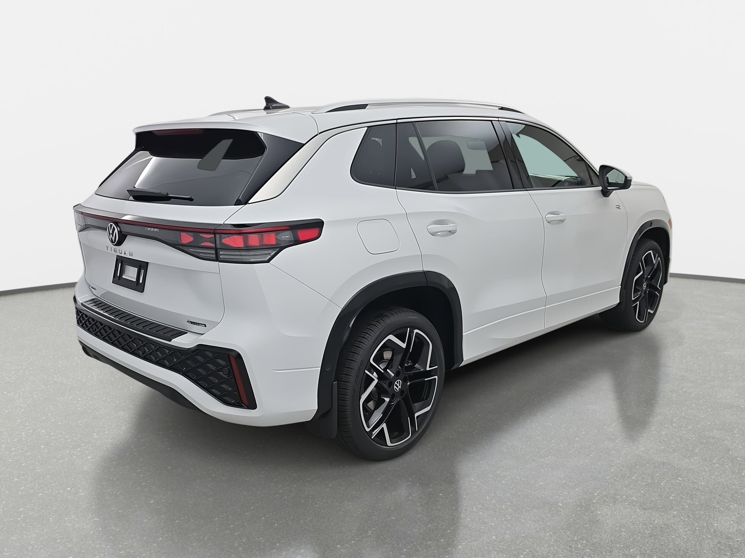 2026 Volkswagen Tiguan SEL R-Line photo 3