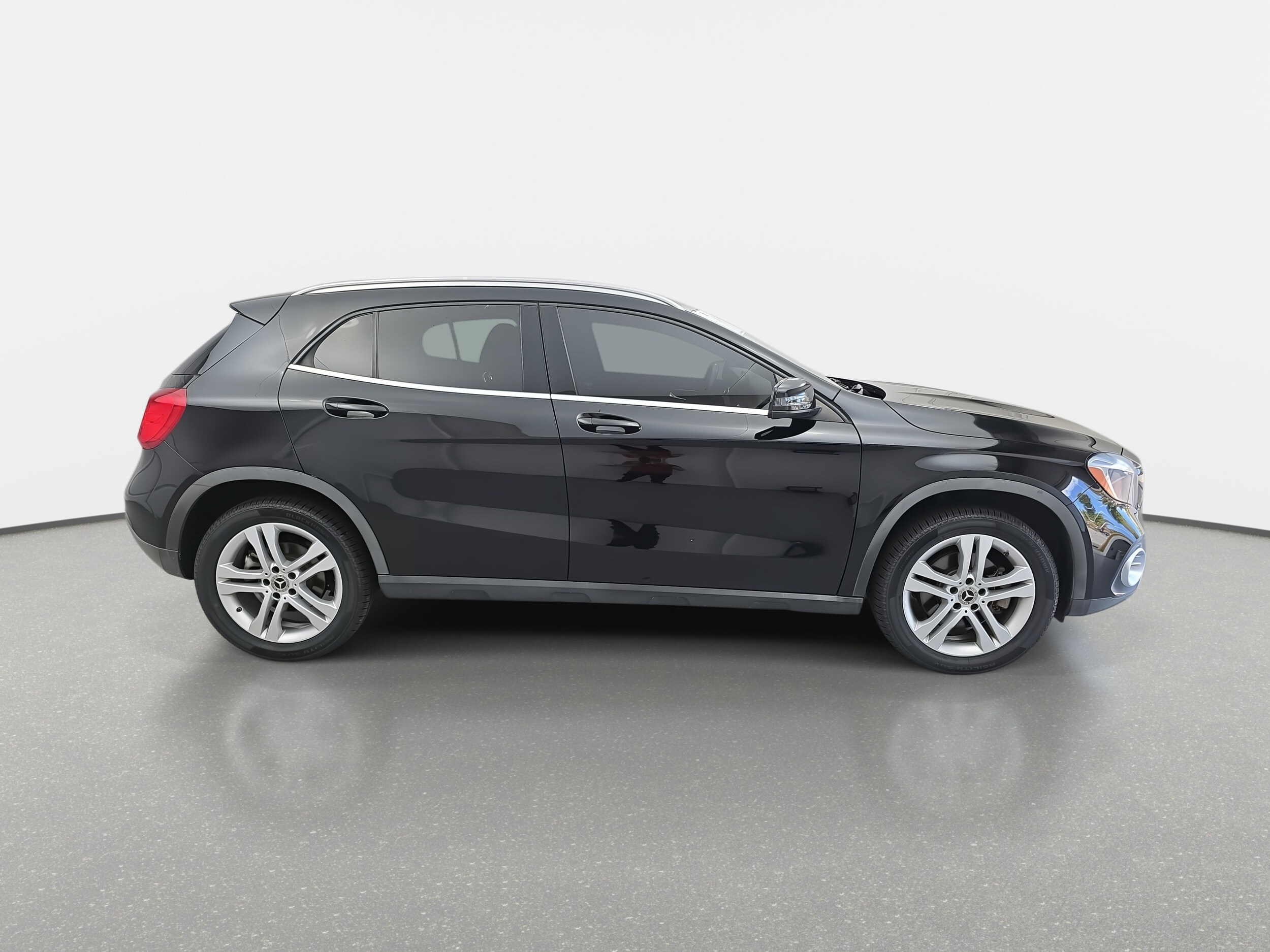 2019 Mercedes Benz GLA 250 4MATIC photo 2